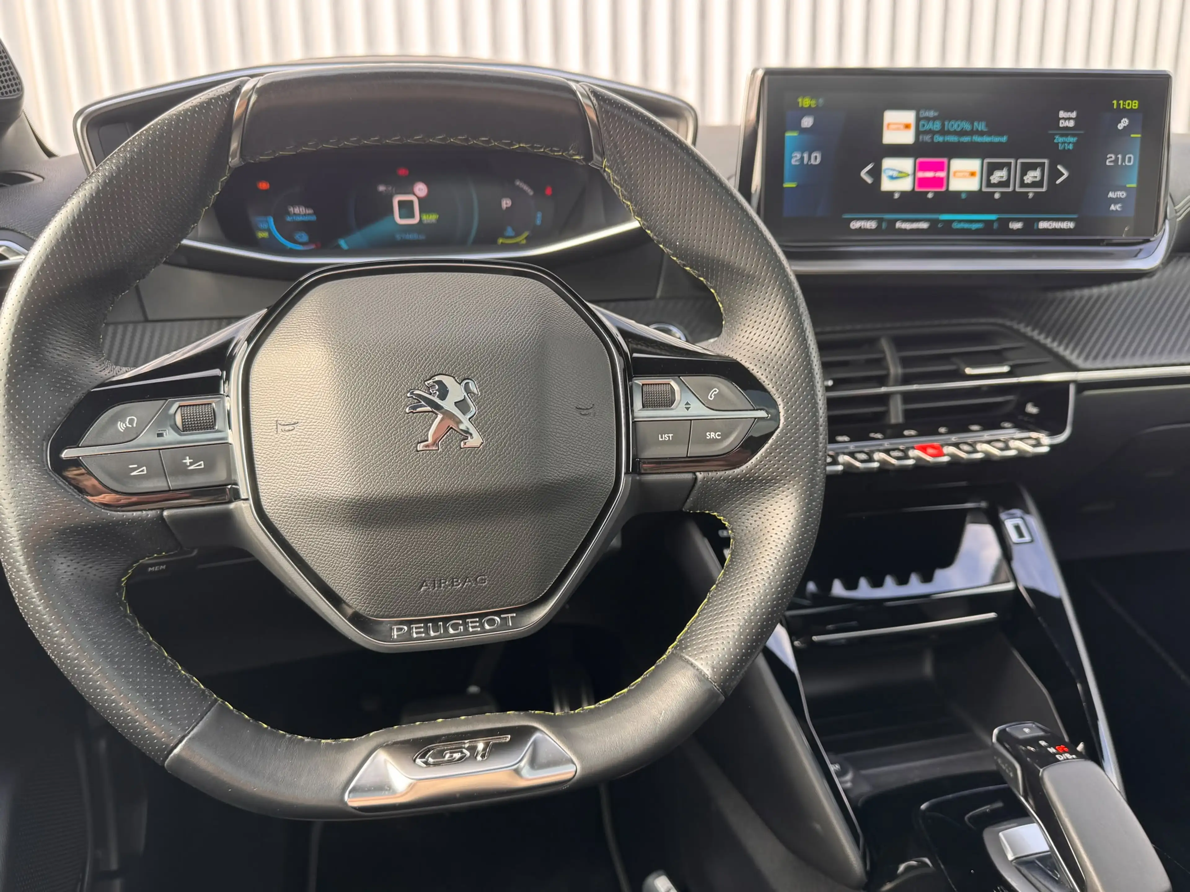 Peugeot e-208 EV GT Pack 50 kWh SOH 97,19% | Alcantara Interieur — photo 14