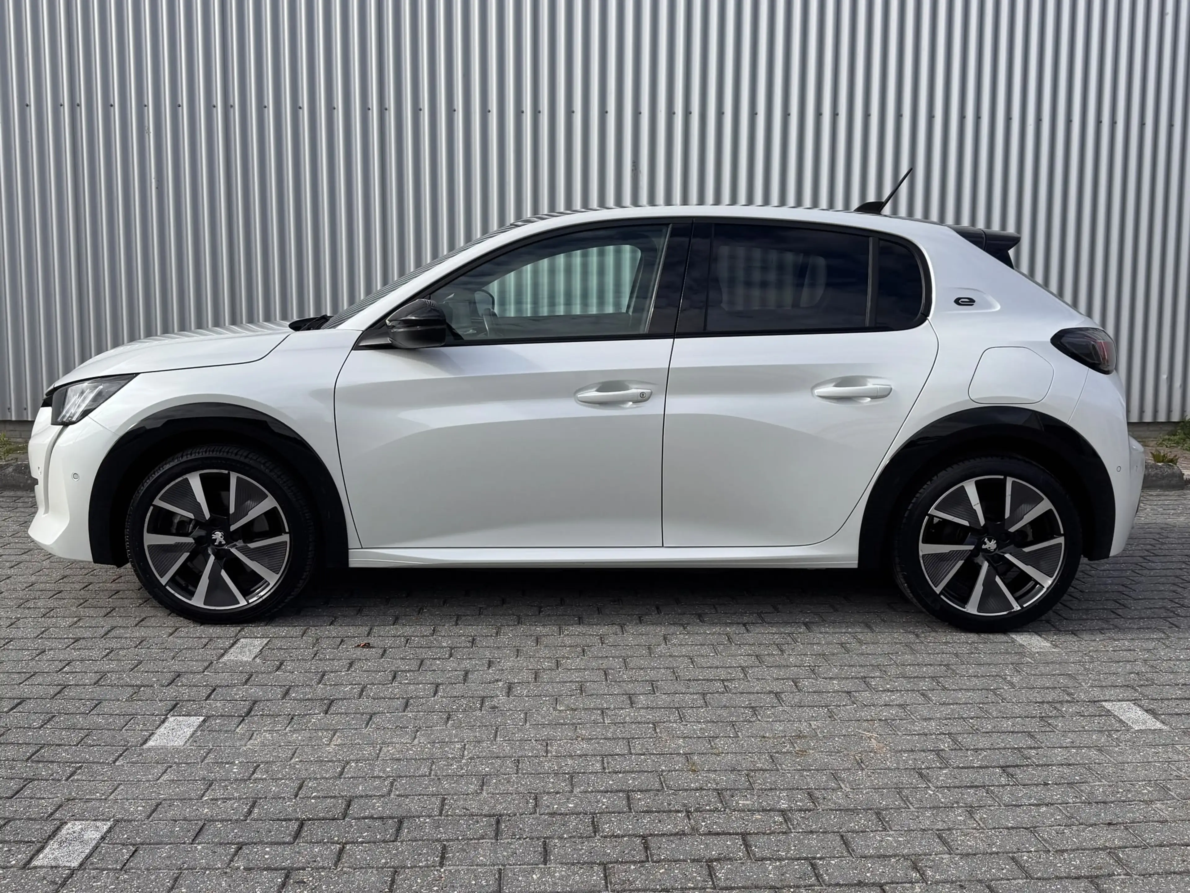 Peugeot e-208 EV GT Pack 50 kWh SOH 97,19% | Alcantara Interieur — photo 2