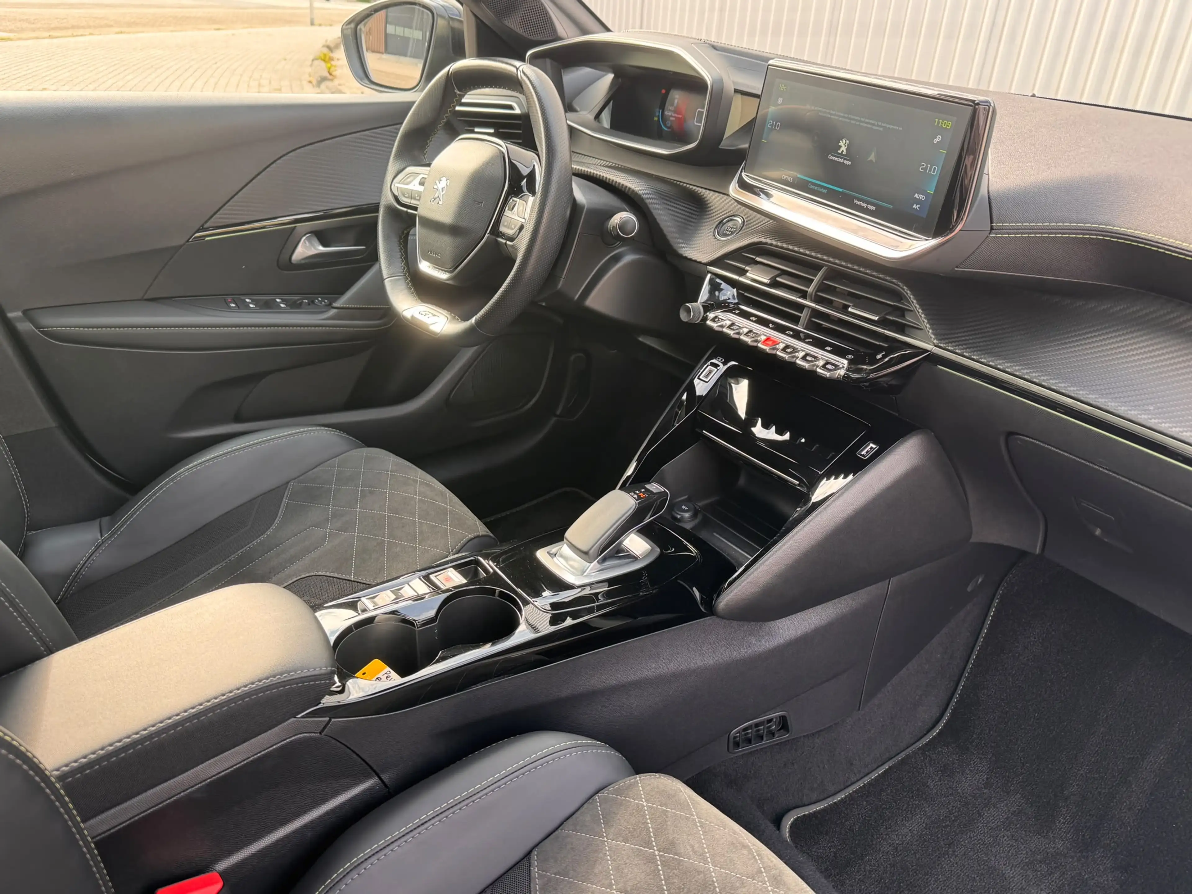 Peugeot e-208 EV GT Pack 50 kWh SOH 97,19% | Alcantara Interieur — photo 13