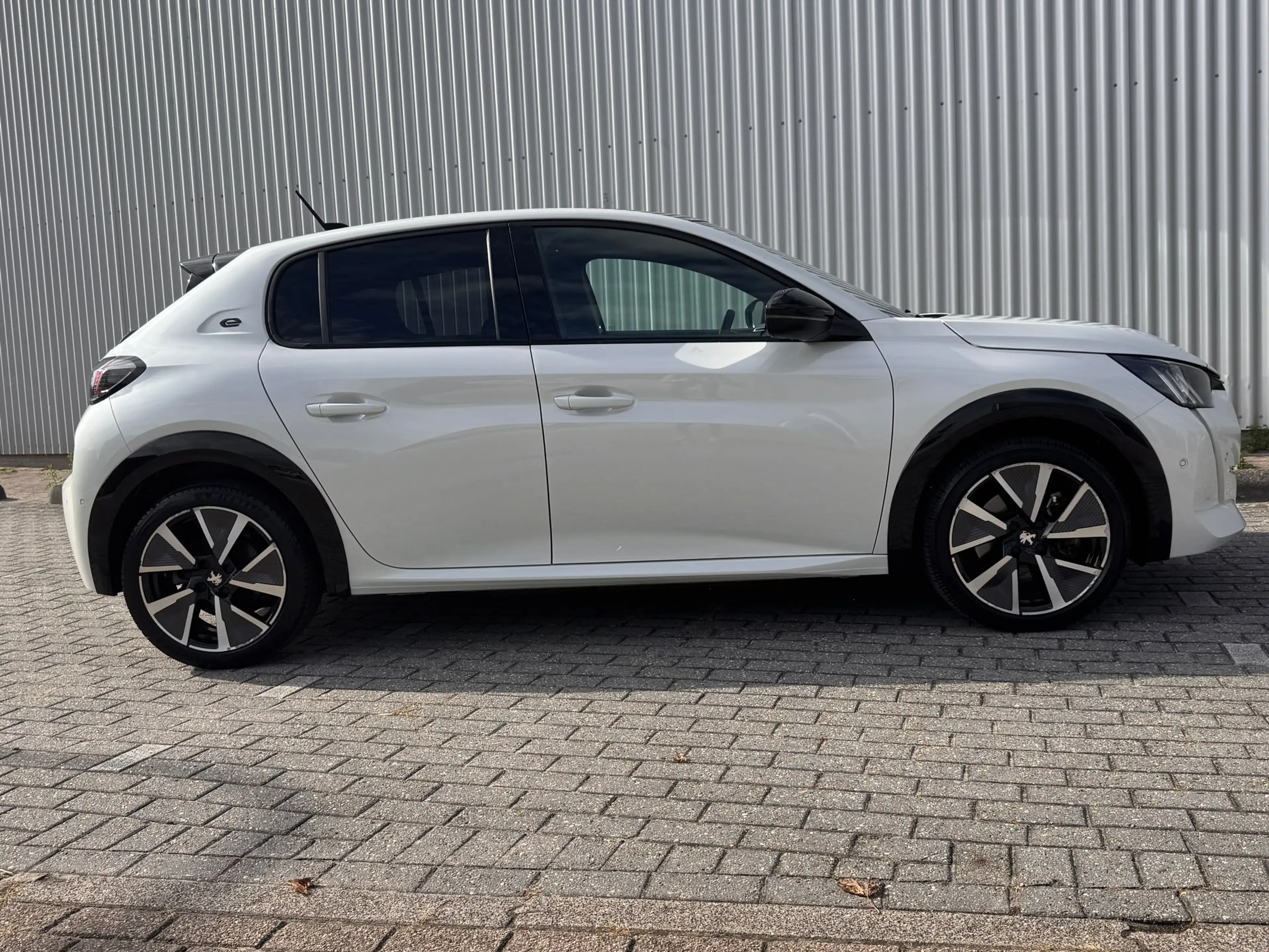 Peugeot e-208 EV GT Pack 50 kWh SOH 97,19% | Alcantara Interieur — photo 6