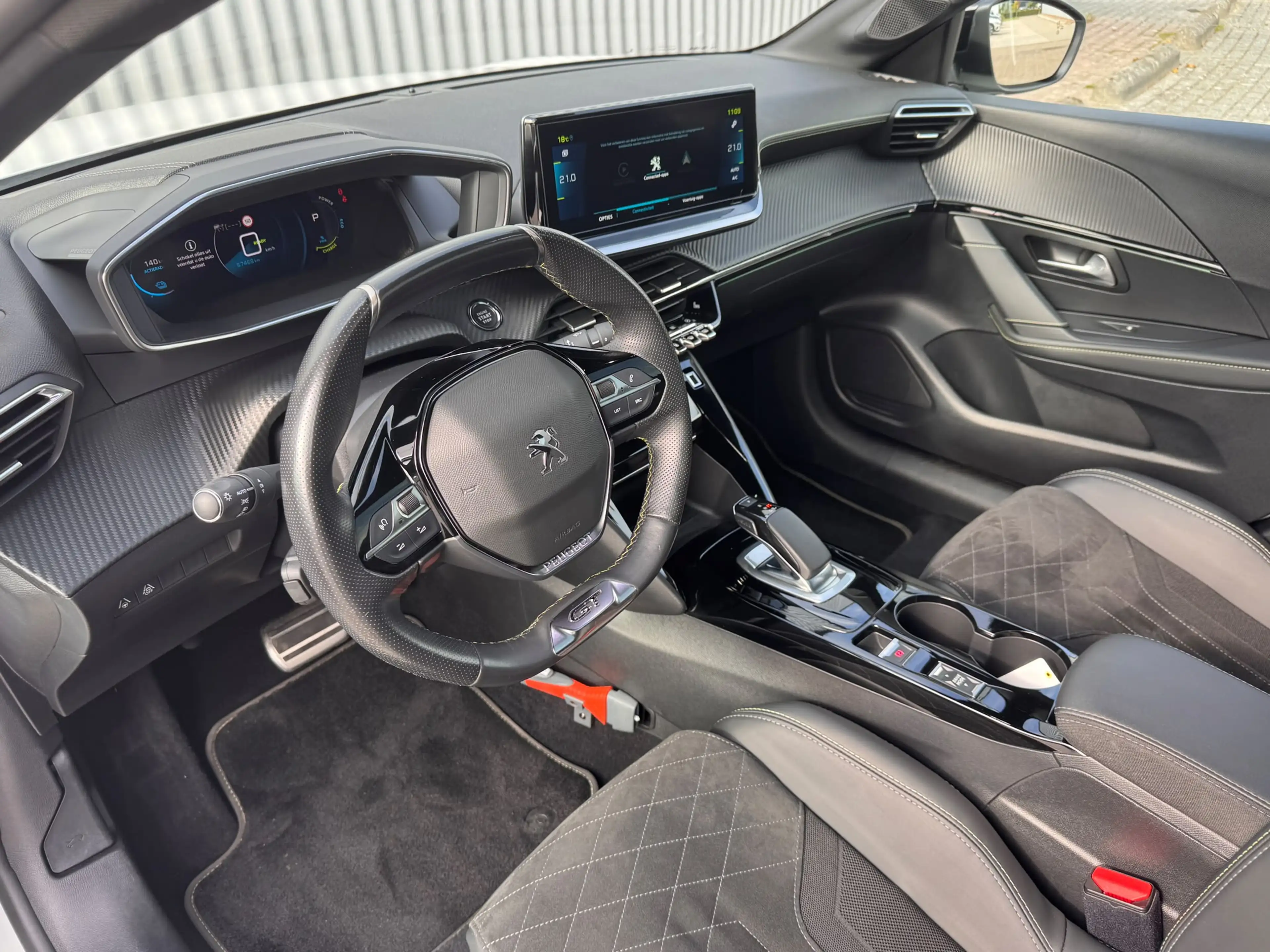 Peugeot e-208 EV GT Pack 50 kWh SOH 97,19% | Alcantara Interieur — photo 9