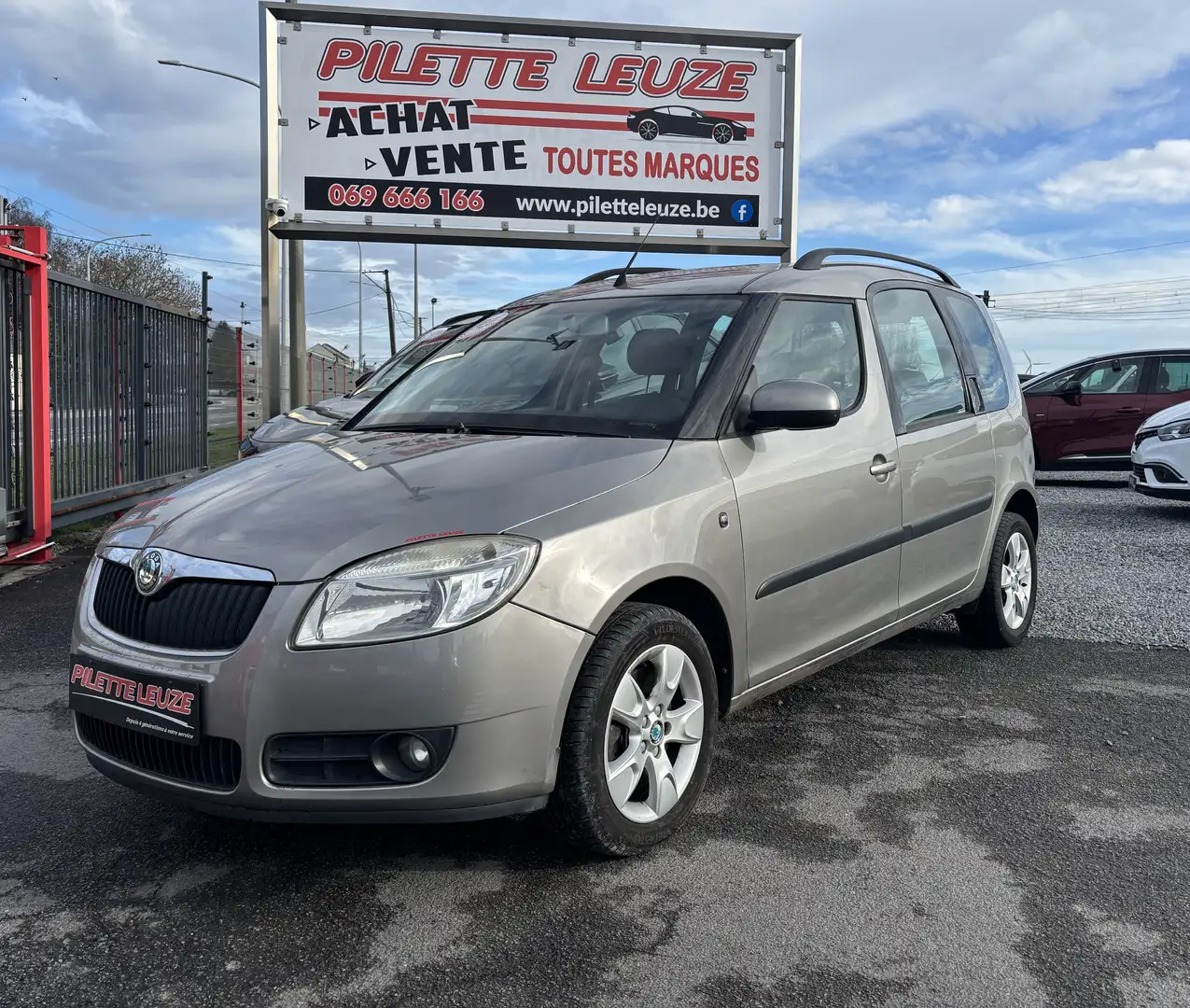 Skoda Roomster SPACIEUSE/BLUETHOOTH/ 5 PORTES/1.4 TDi Gris - 1