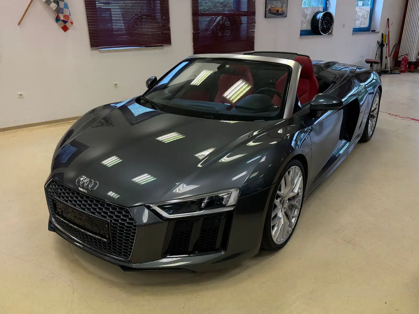 Audi R8 Spyder 5.2 FSI quattro,Keramik,B&O,20"Zoll,DE Grau - 2