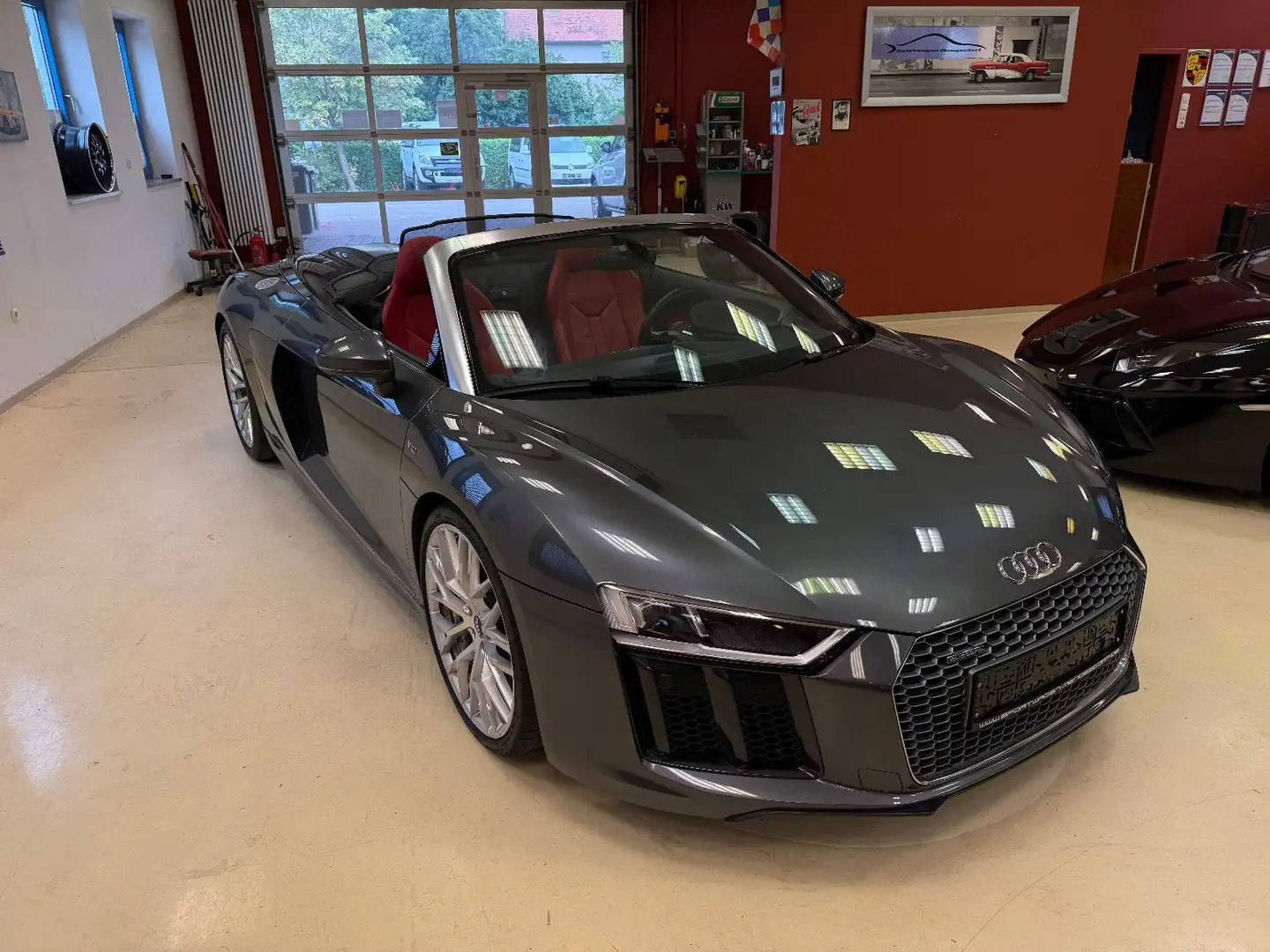 Audi R8 Spyder 5.2 FSI quattro,Keramik,B&O,20"Zoll,DE Grau - 1