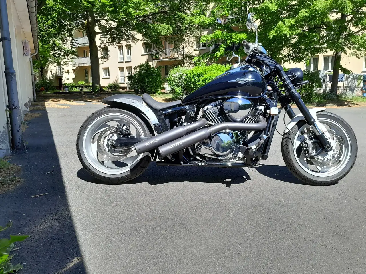 Suzuki M 1800 R