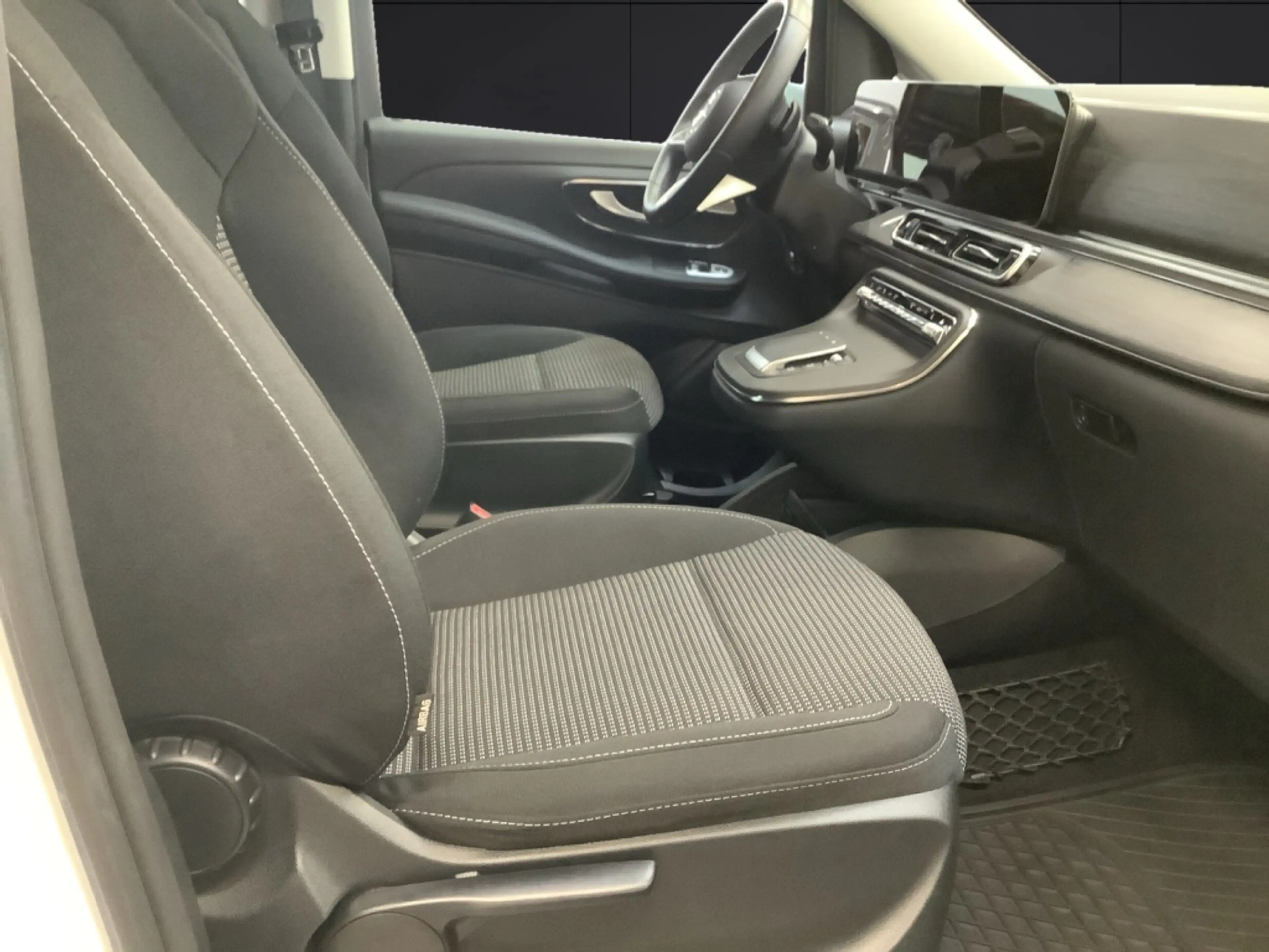 Mercedes-Benz EQV 250 Rückfahrkamera — photo 12