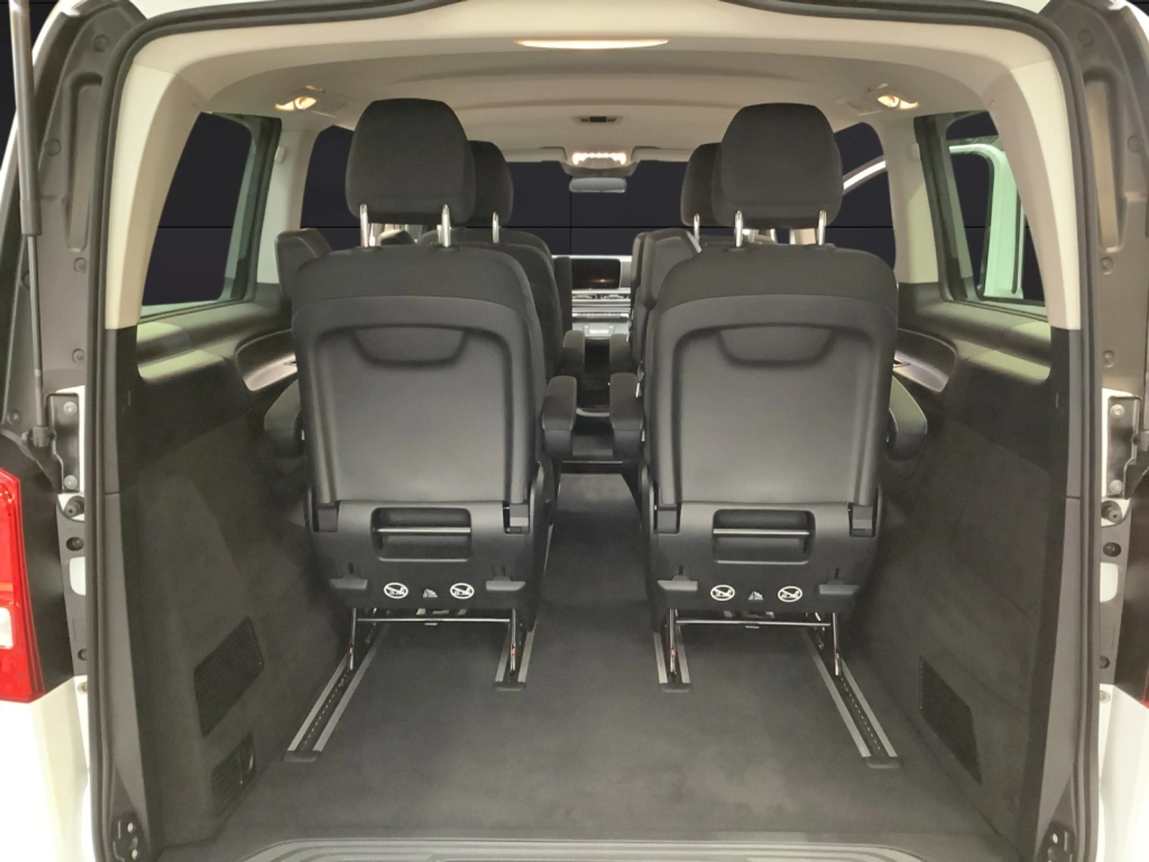 Mercedes-Benz EQV 250 Rückfahrkamera — photo 14