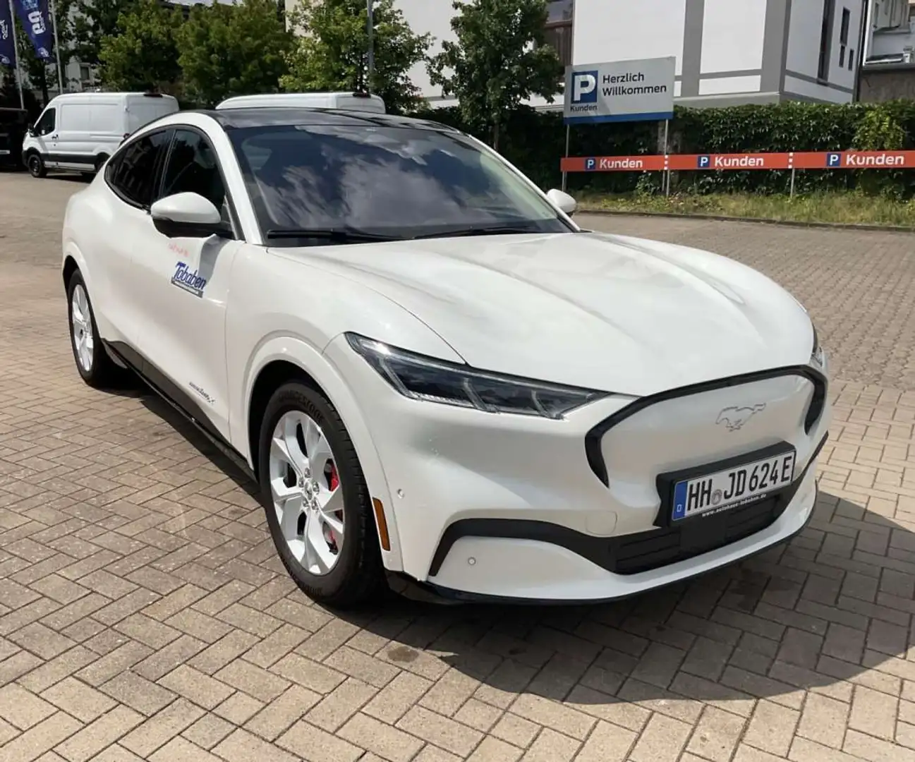 Ford Mustang Mach-E White Edition Biały - 2