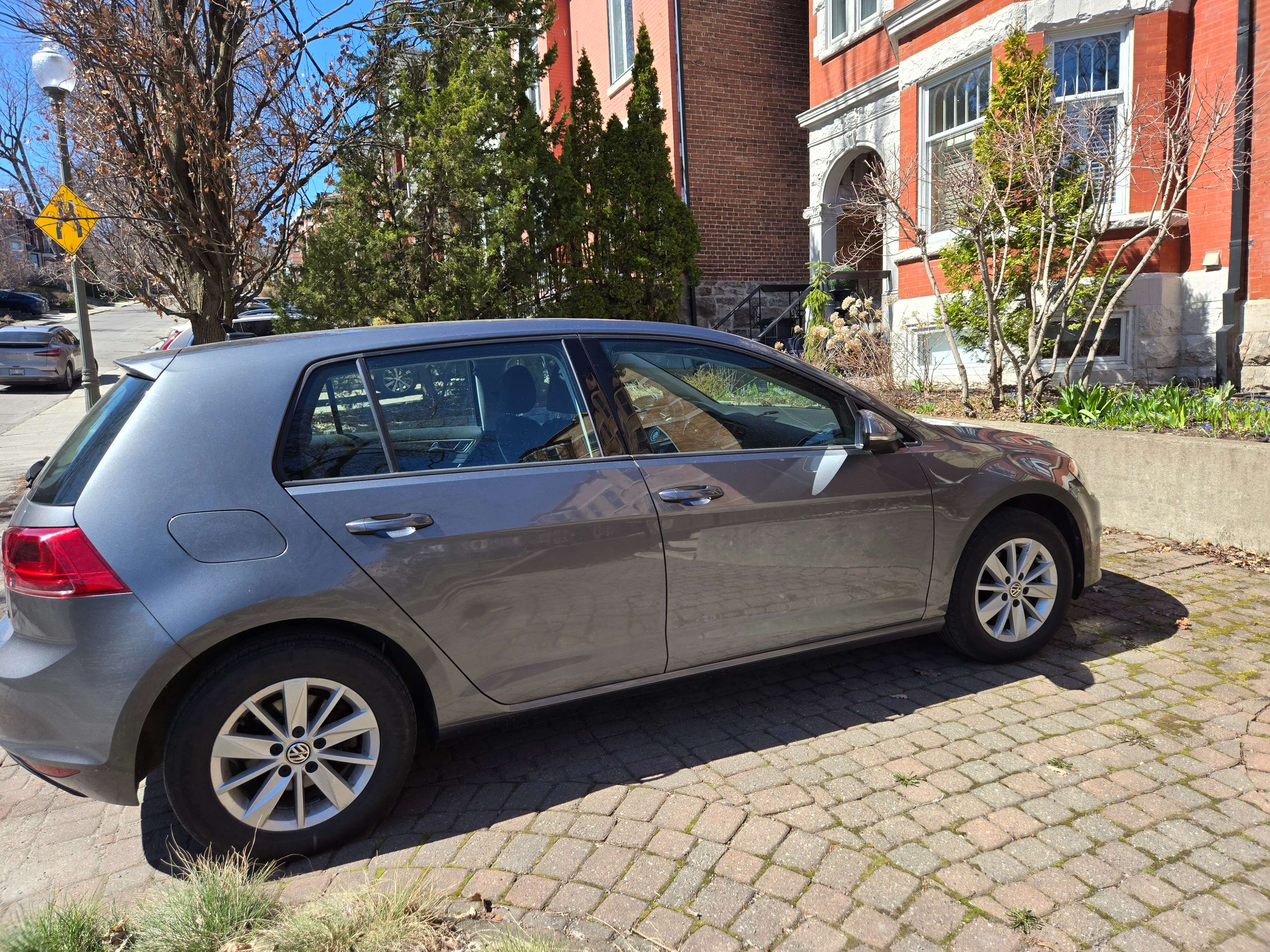 2017 Volkswagen Golf Trendline alt 4