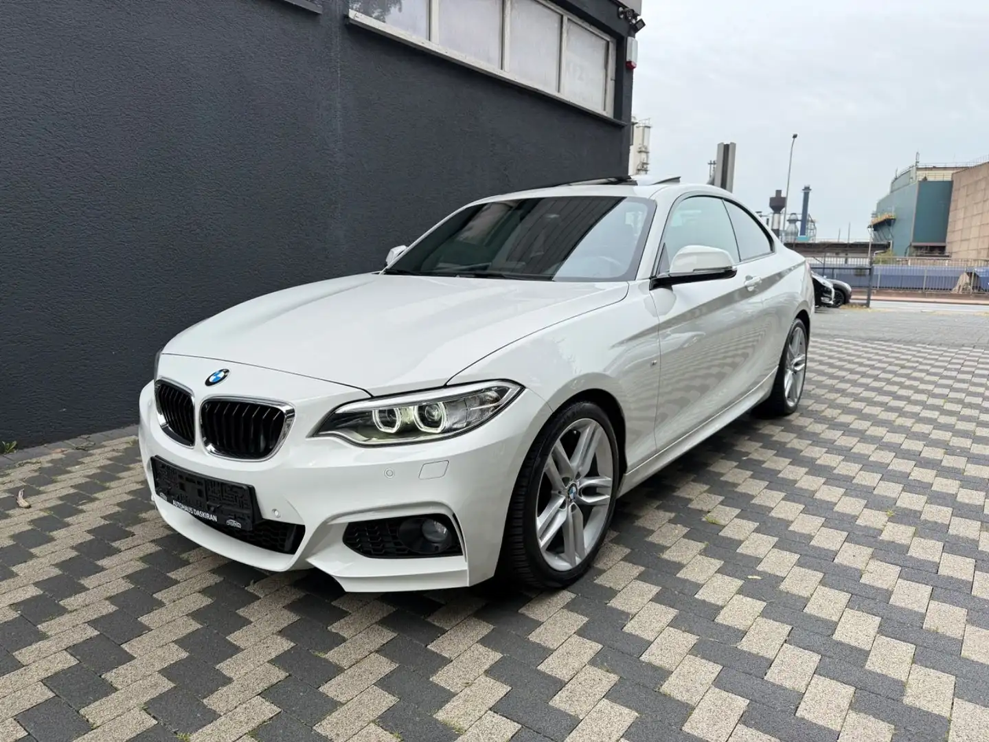 BMW 220 d Coupe M Paket Navi Leder Schiebedach Weiß - 1