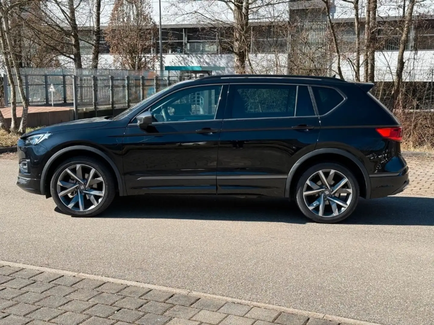 SEAT Tarraco FR 2.0 TDI 7-Sitzer Standheizung AHK 7 Sitzer 7 Si Schwarz - 2