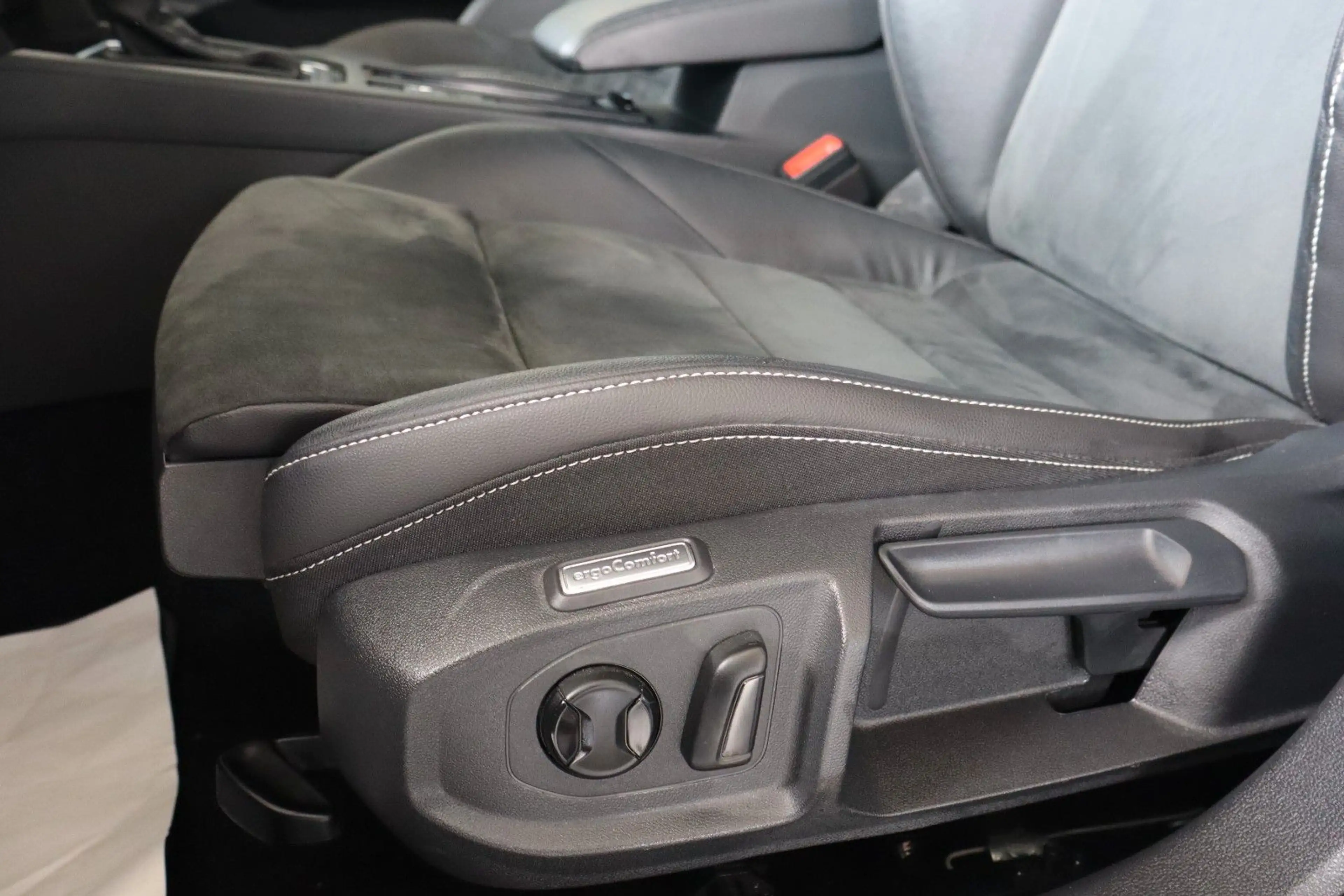 Volkswagen Arteon Shooting Brake 2.0 TDI,Kamera360°Navi,AHK — photo 11