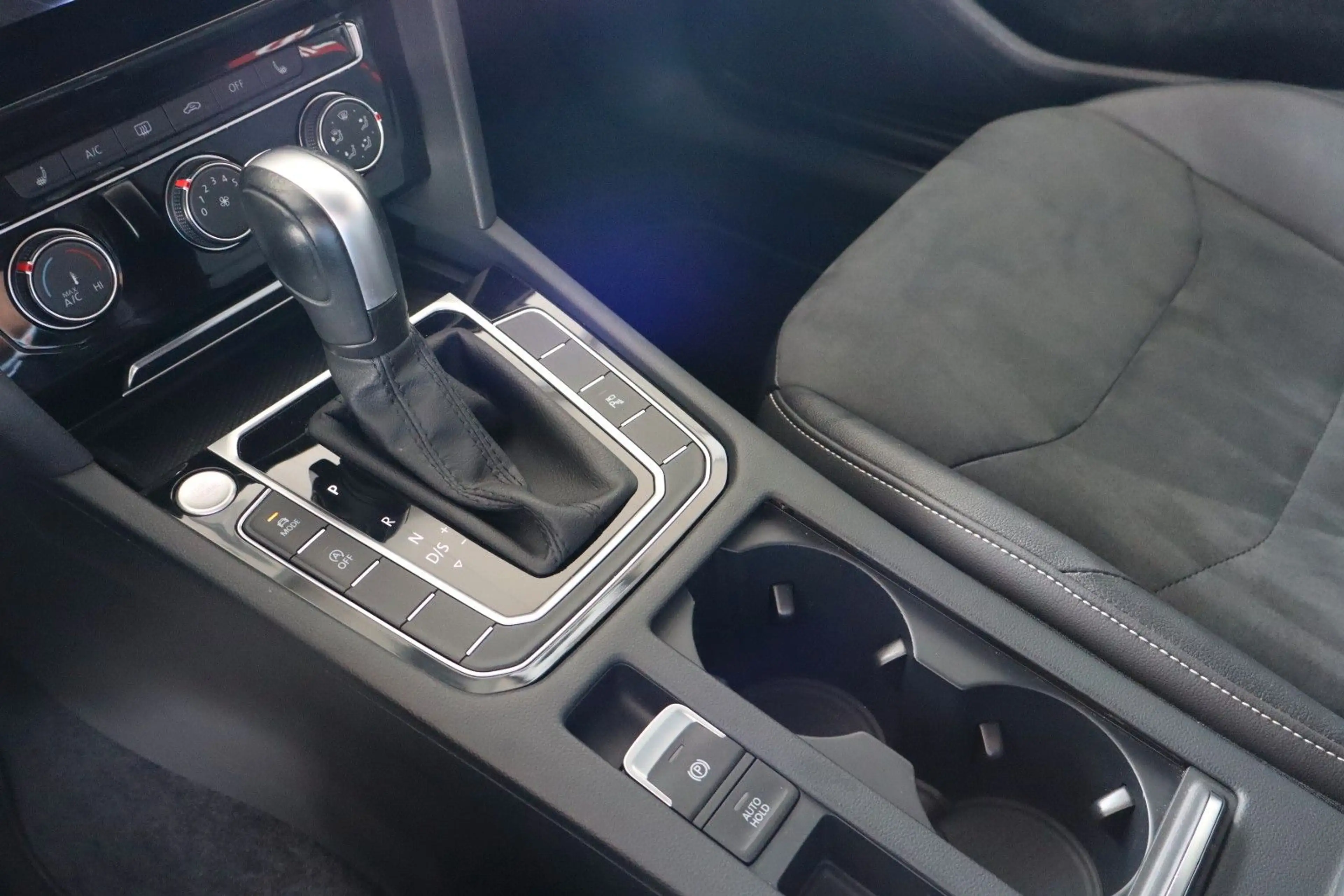 Volkswagen Arteon Shooting Brake 2.0 TDI,Kamera360°Navi,AHK — photo 12