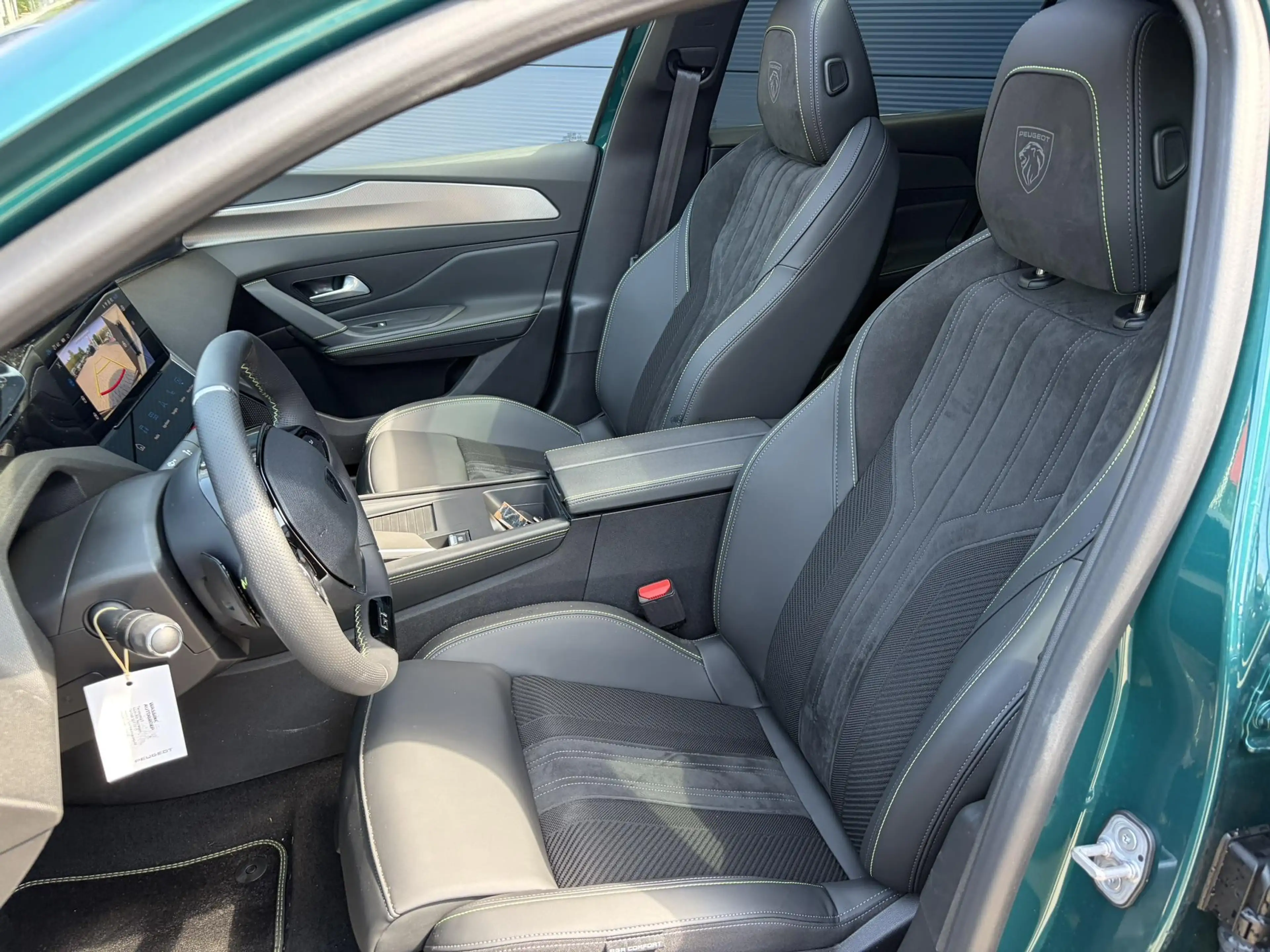 Peugeot 308 e-308 GT 54 kWh Panoramdak I Alcantara Executive i — photo 10