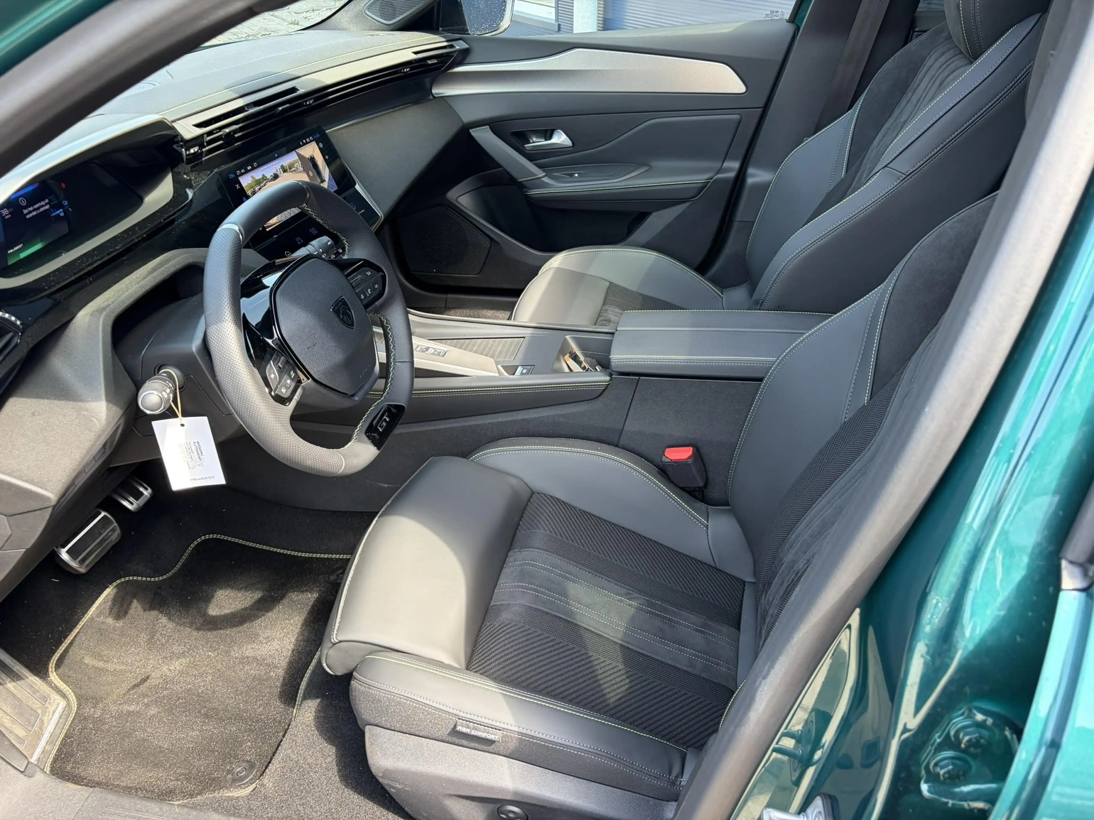 Peugeot 308 e-308 GT 54 kWh Panoramdak I Alcantara Executive i — photo 9
