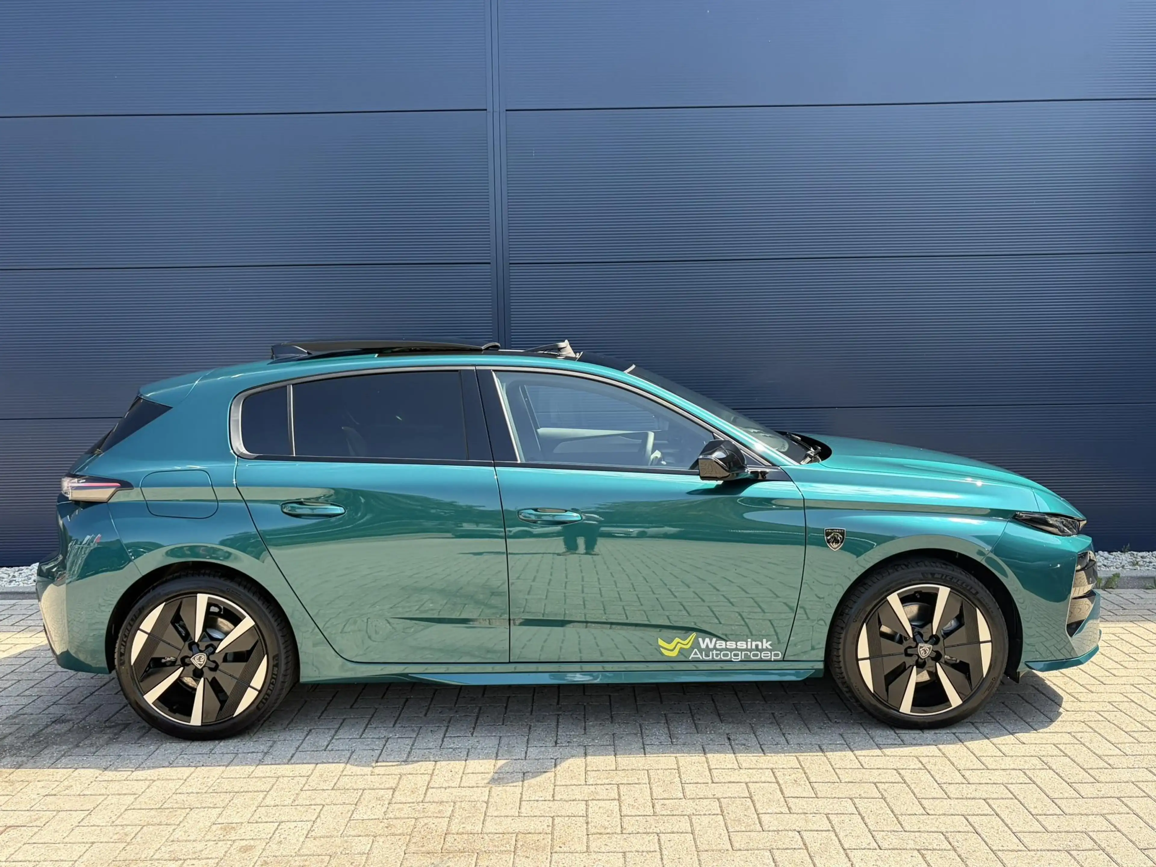 Peugeot 308 e-308 GT 54 kWh Panoramdak I Alcantara Executive i — photo 7