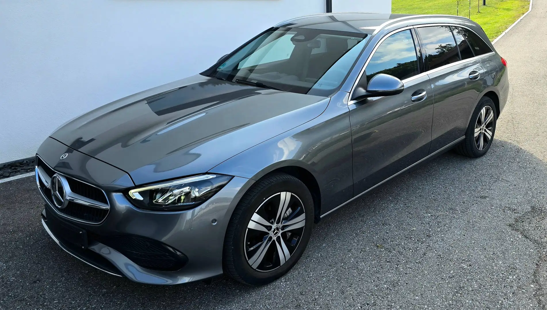 Mercedes-Benz C 300 C 300e T PHEV - Exklusiv MB-Fachwerkstatt | Service & Pickerl 10/26 | 8-fach bereift auf 17Zoll Alufelgen Grau - 1