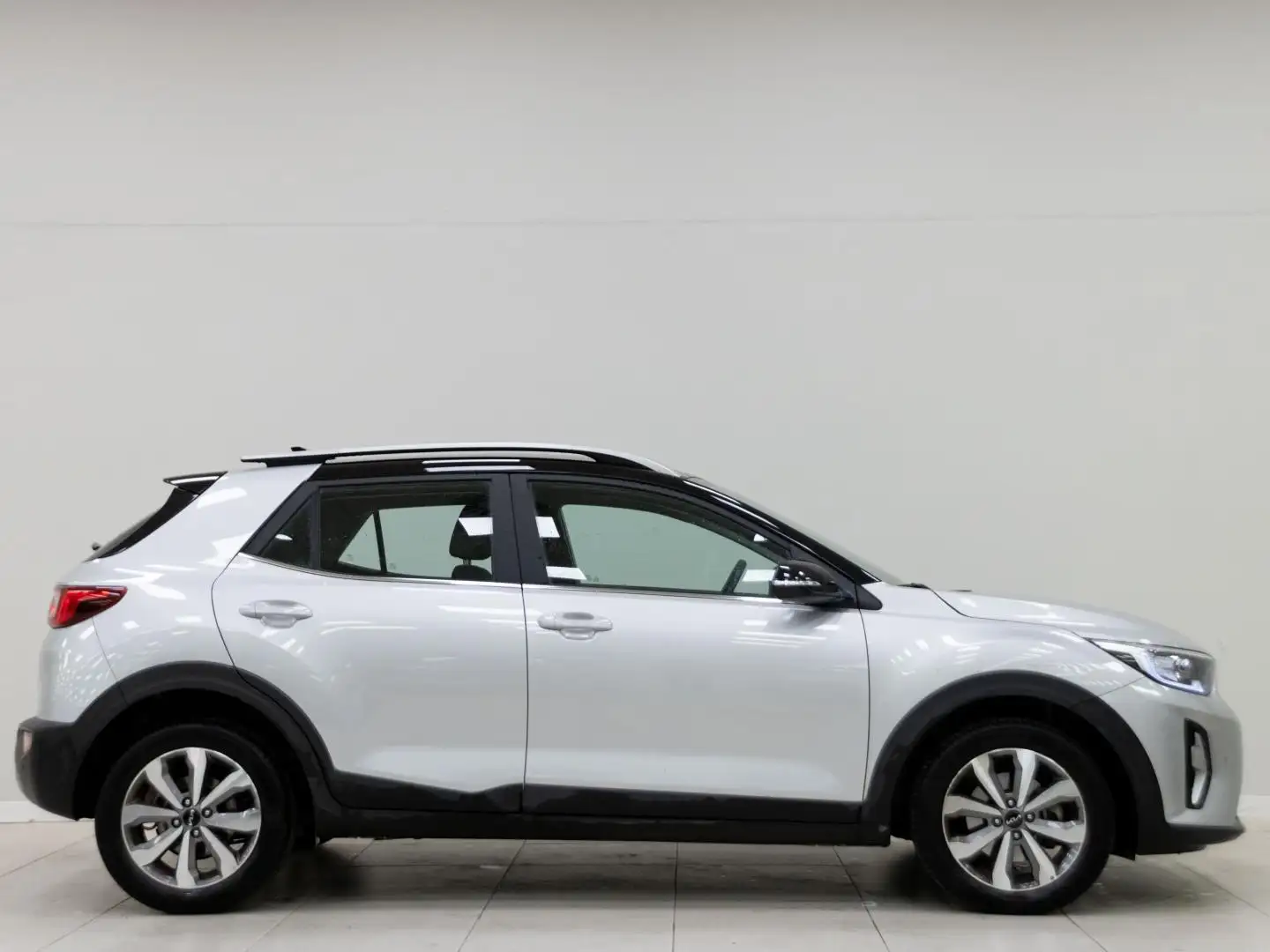 Kia Stonic 1.0 T-GDi MHEV iMT Concept Plus 100 Negro - 2