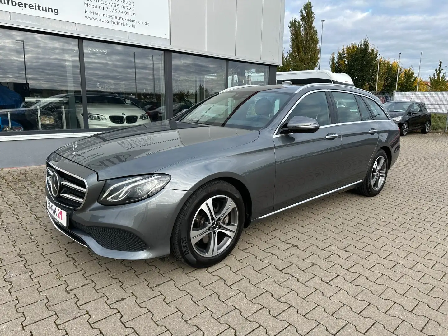 Mercedes-Benz E 300 d T 9G-Tronic Avantgarde AHK*LED*Navi*HeadU Grau - 1