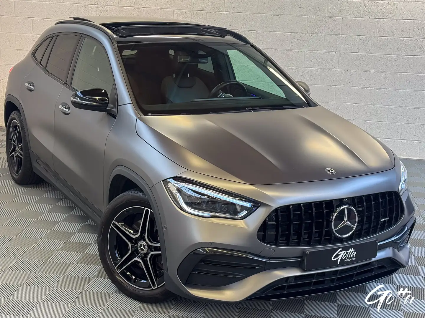 Mercedes-Benz GLA 200 d 150CH**AMG Line/PACK NIGHT/TOIT PANO/GRIS MATE Gri - 2