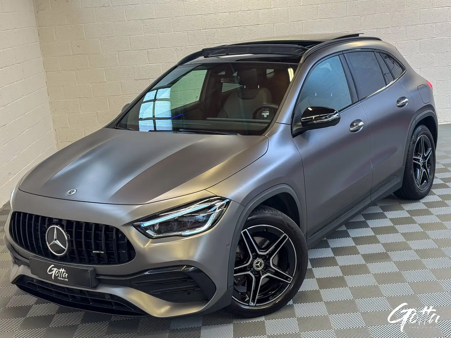 Mercedes-Benz GLA 200 d 150CH**AMG Line/PACK NIGHT/TOIT PANO/GRIS MATE Gri - 1
