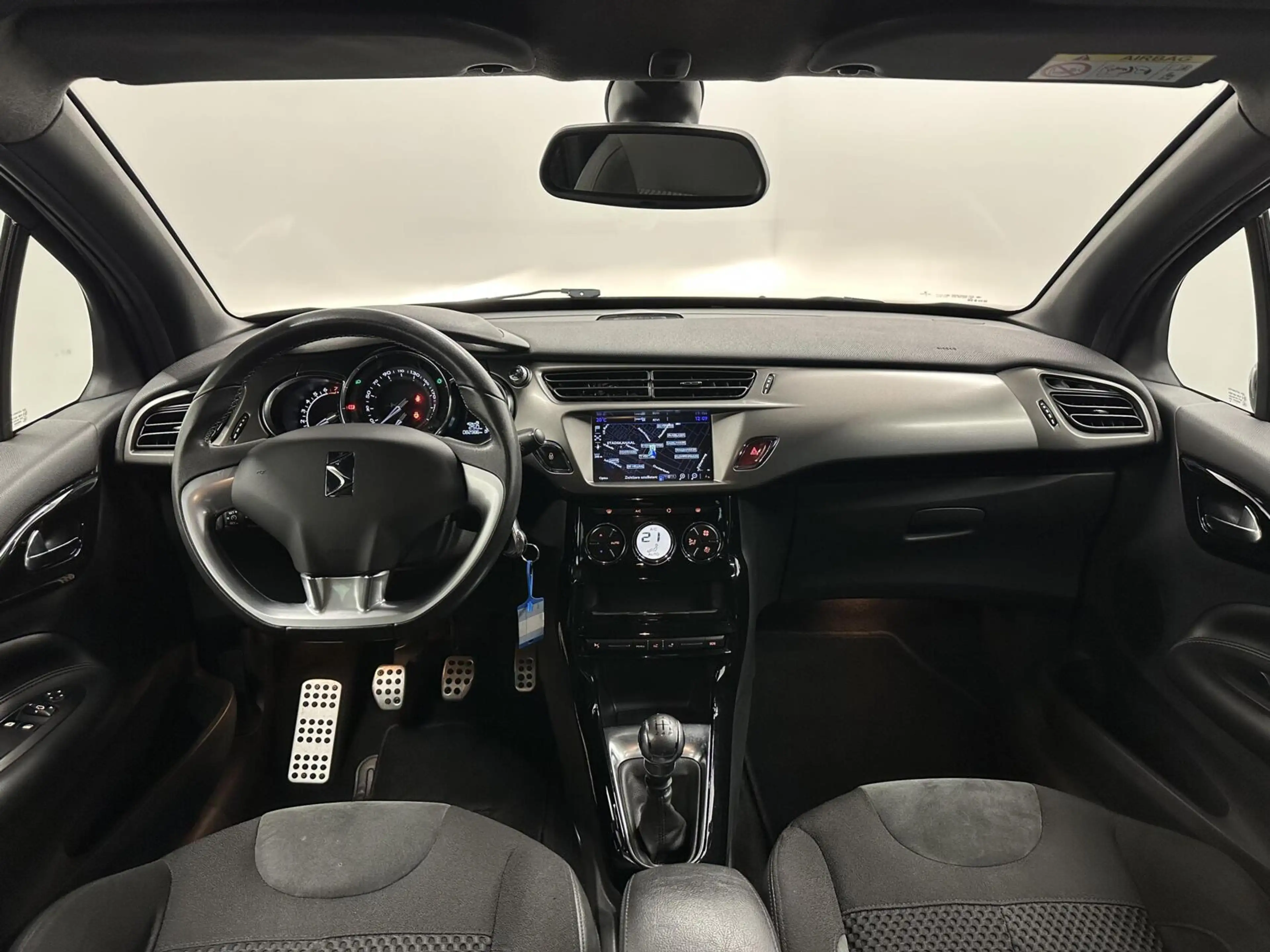DS Automobiles DS 3 1.2 PureTech So Chic NAVIGATIE ECC CRUISE LM. — photo 2