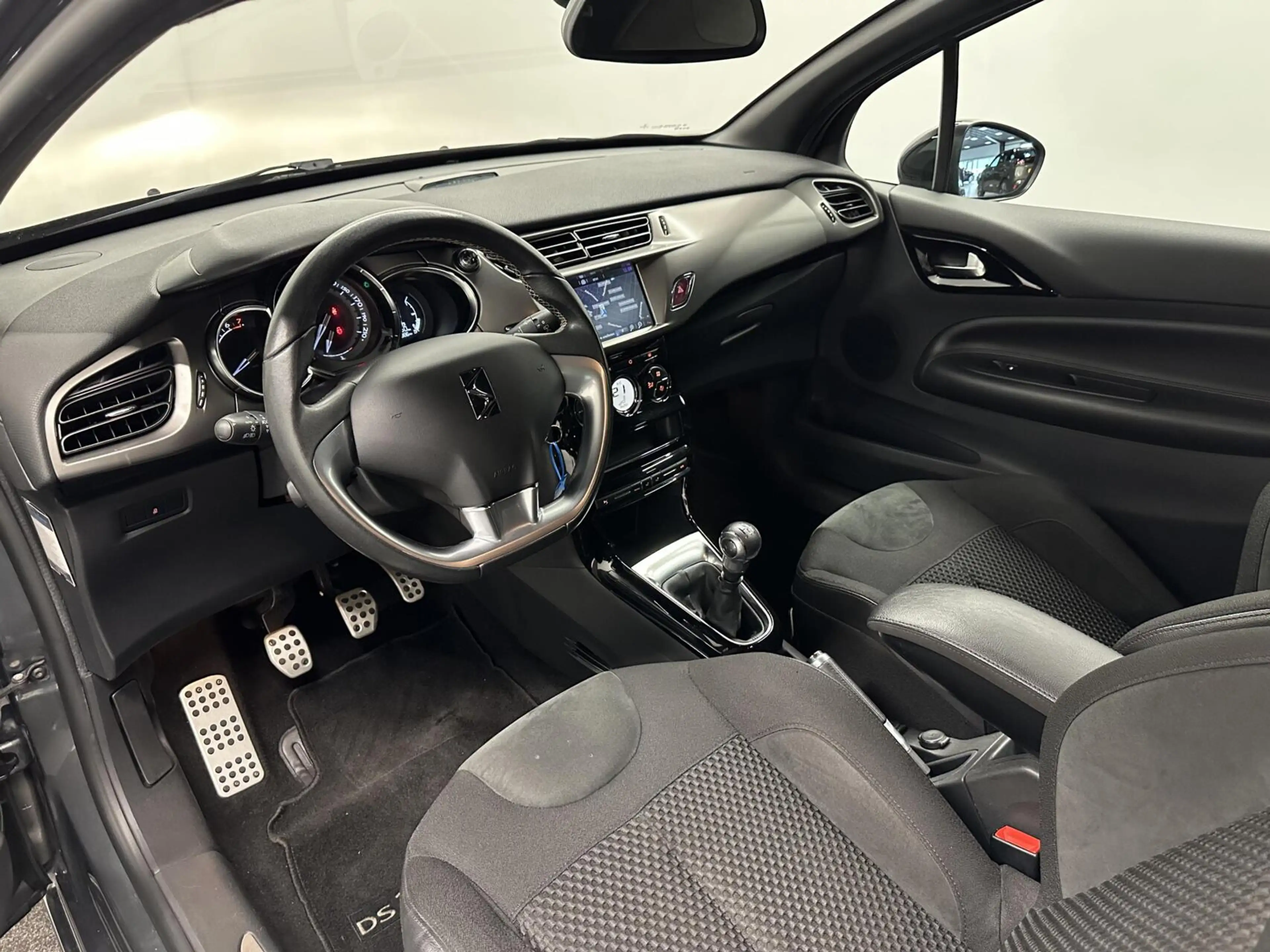 DS Automobiles DS 3 1.2 PureTech So Chic NAVIGATIE ECC CRUISE LM. — photo 14