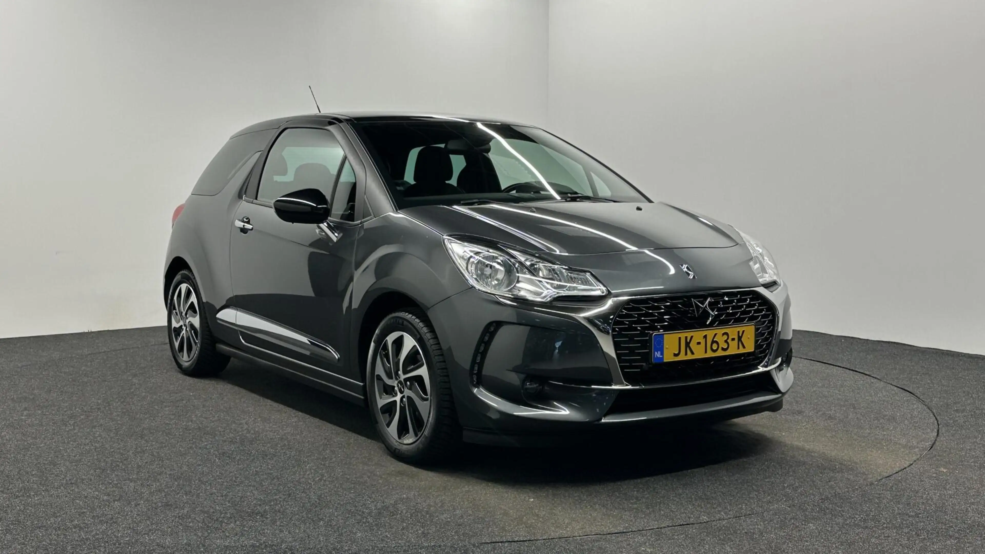 DS Automobiles DS 3 1.2 PureTech So Chic NAVIGATIE ECC CRUISE LM. — photo 3