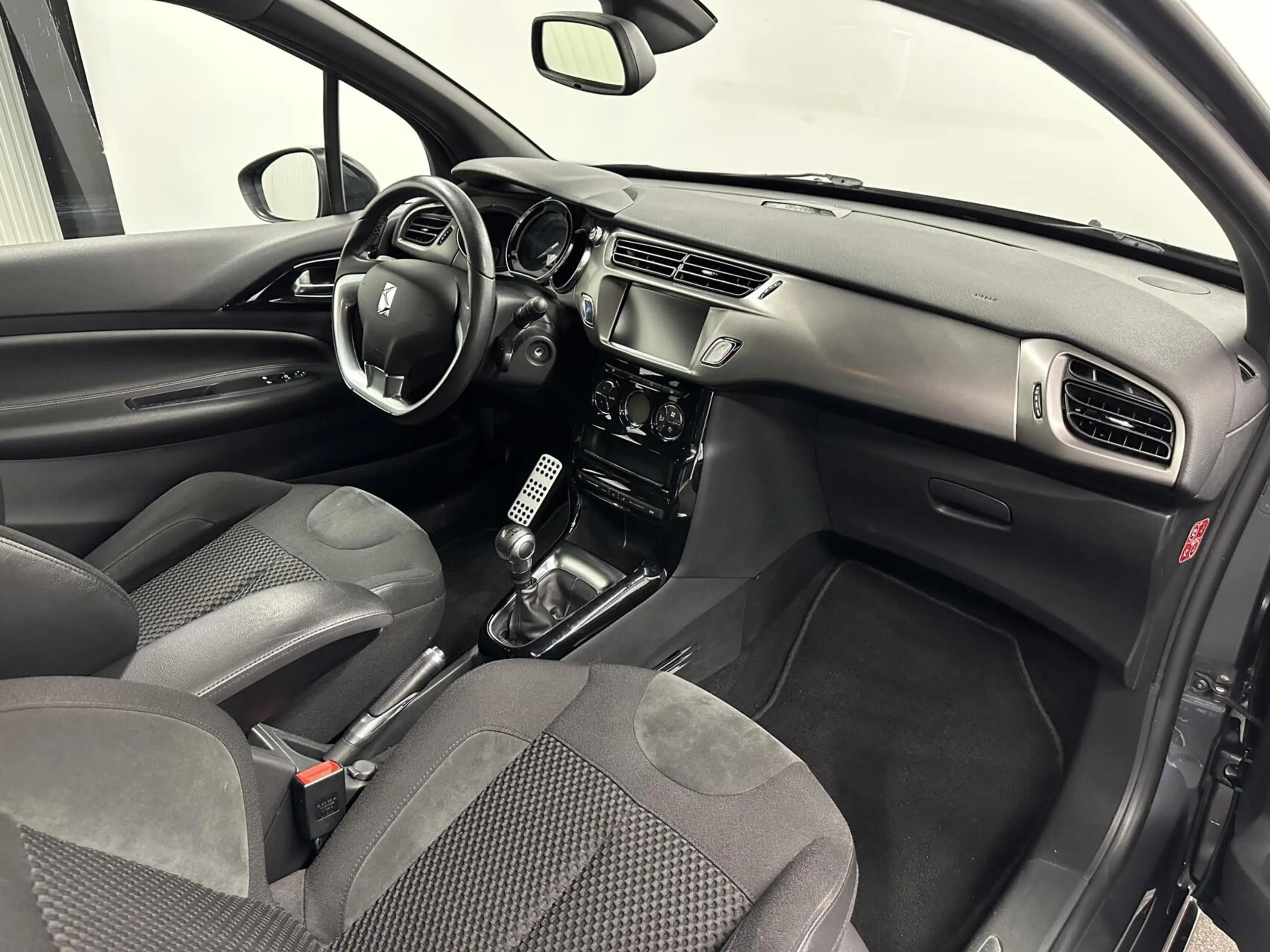 DS Automobiles DS 3 1.2 PureTech So Chic NAVIGATIE ECC CRUISE LM. — photo 11