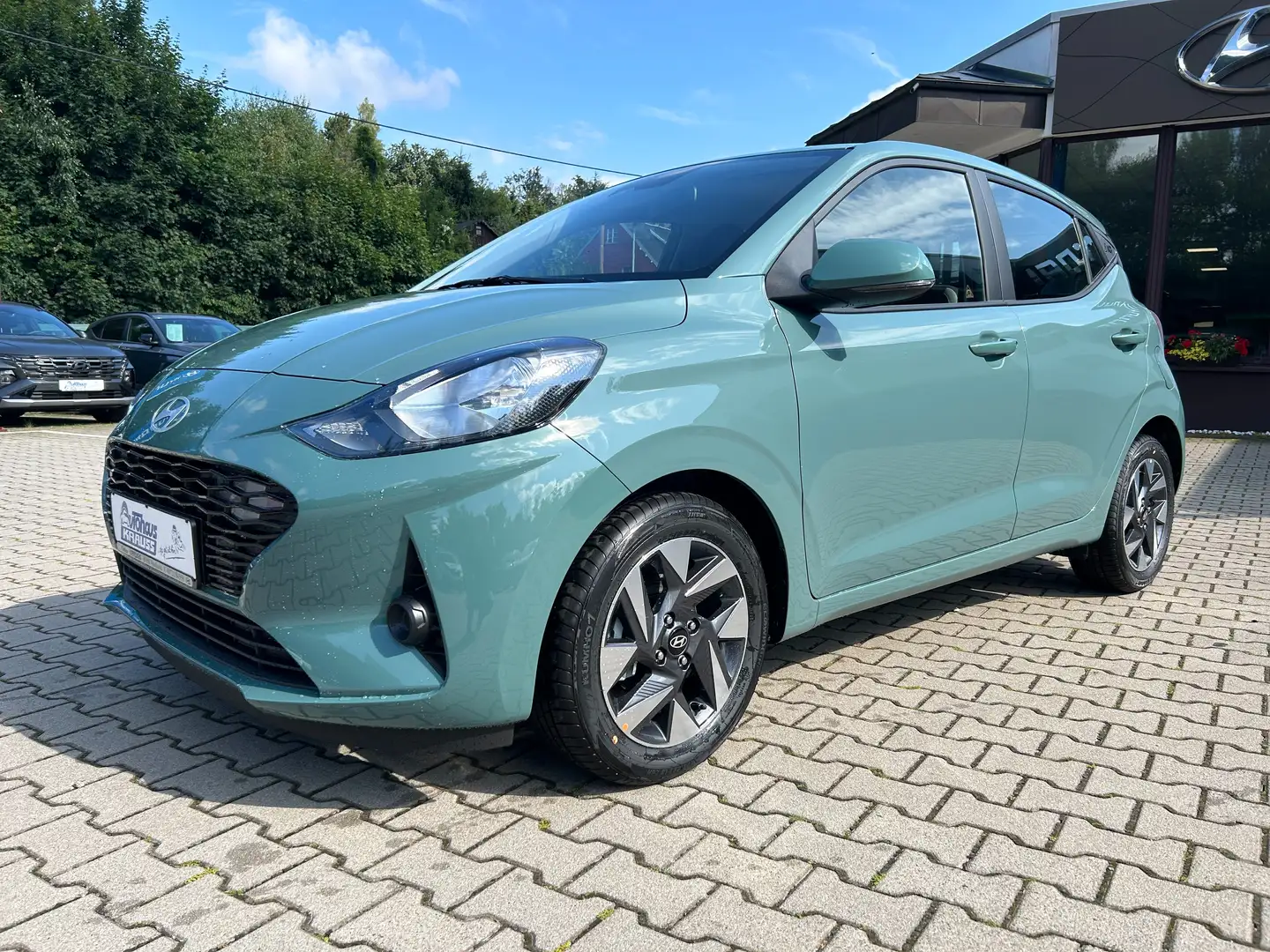 Hyundai i10 1.2 Trend Grün - 1