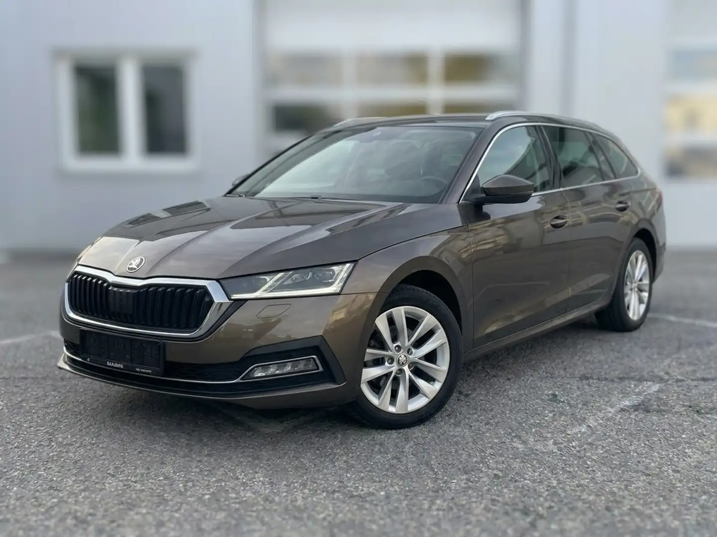 Skoda Octavia 2.0 TDI-150ps Aut. Style/Navi/Kamera/Ambientebeleu Braun - 1