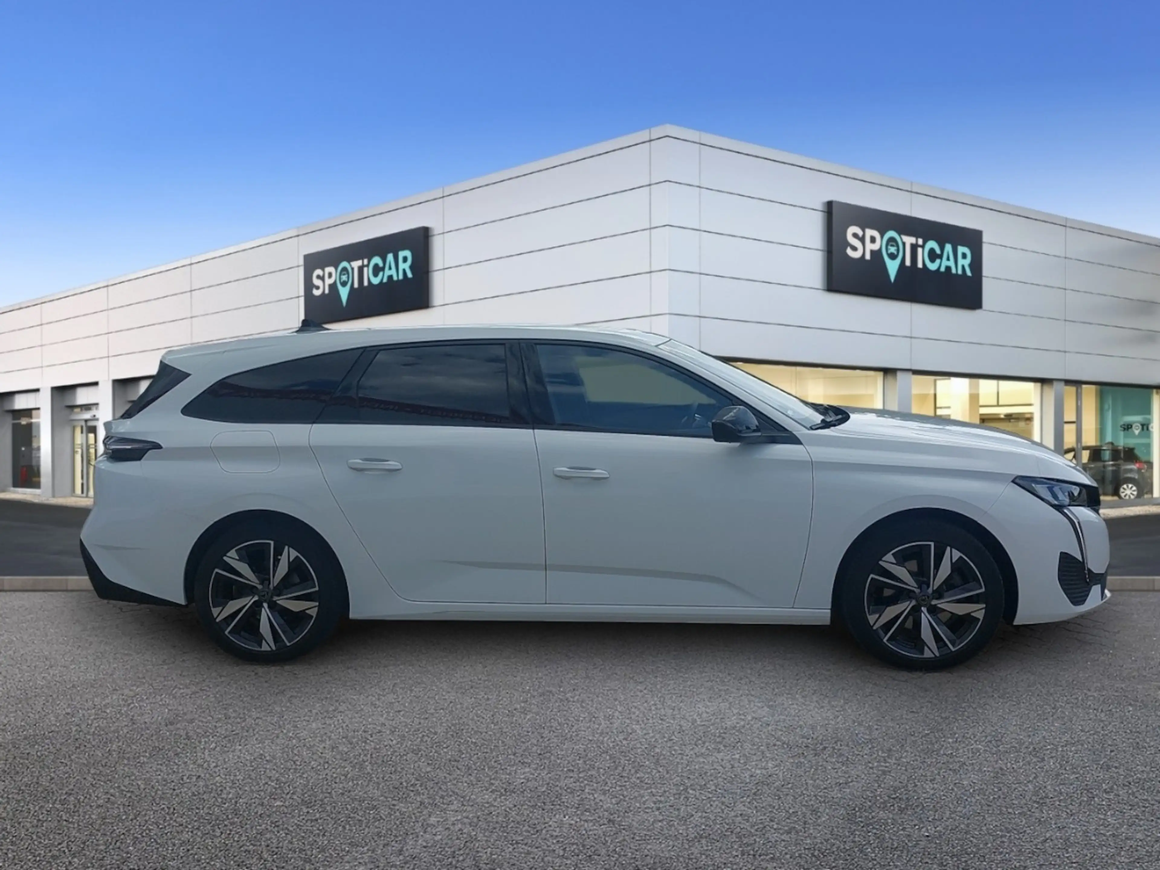 Peugeot 308 SW Allure PureTech 130 EAT8 — photo 4