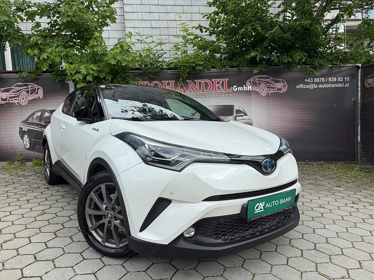 Toyota C-HR 1,8 Hybrid C-ULT CVT Weiß - 1