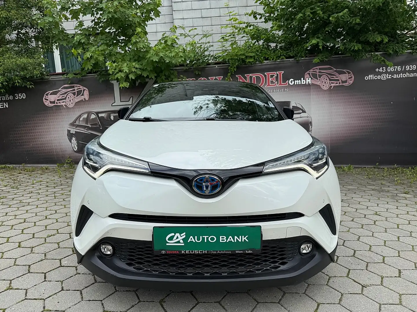 Toyota C-HR 1,8 Hybrid C-ULT CVT Weiß - 2