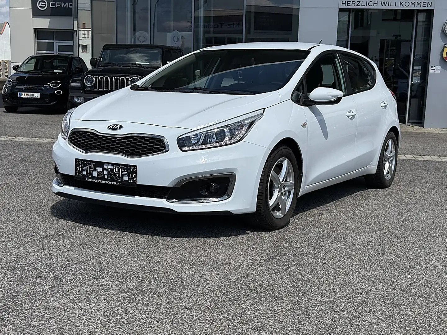 Kia Ceed / cee'd cee'd 1,4 MPI Titan Weiß - 1