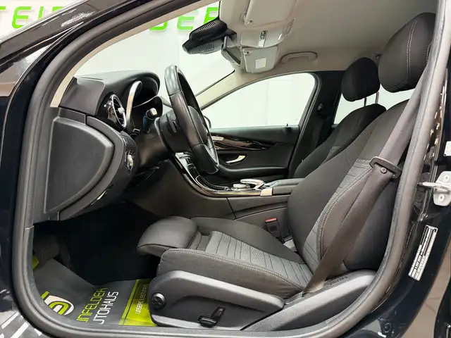 Mercedes-Benz 300 view 11