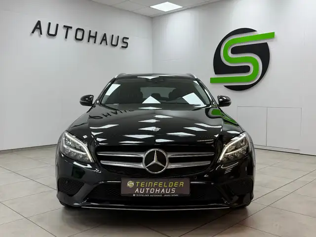 Mercedes-Benz 300 view 2