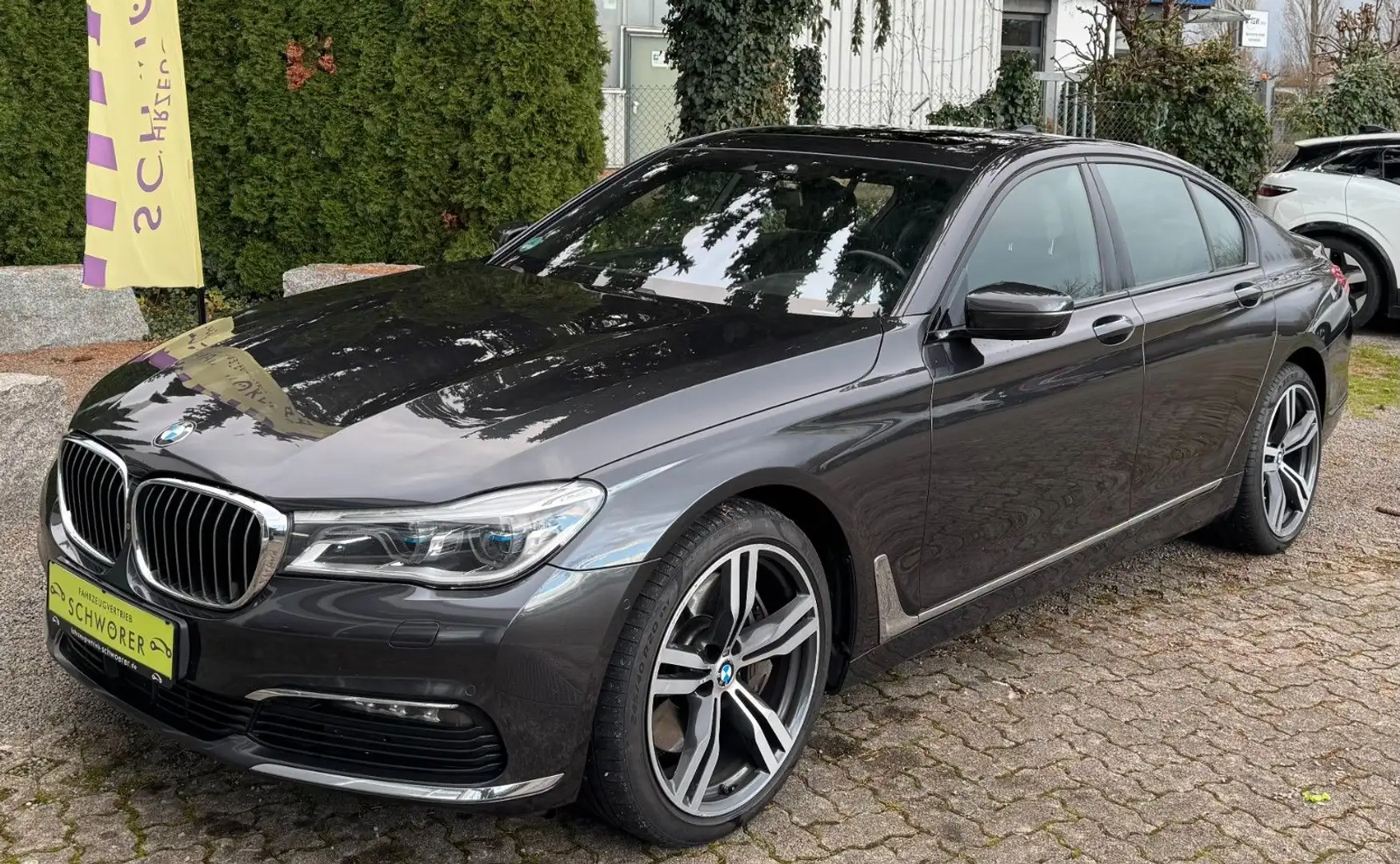 BMW 750 i xDrive*SD*Hed-Up*Komfortsitze*Kamera*MwSt.* Grau - 1