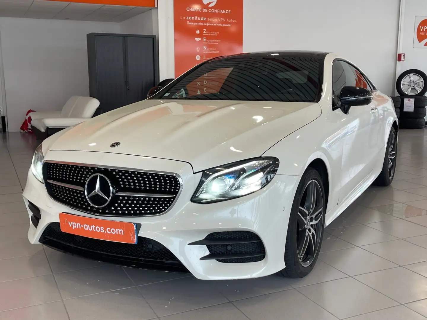 Mercedes-Benz E 220 220 d 9G-Tronic 4-Matic Sportline Weiß - 2