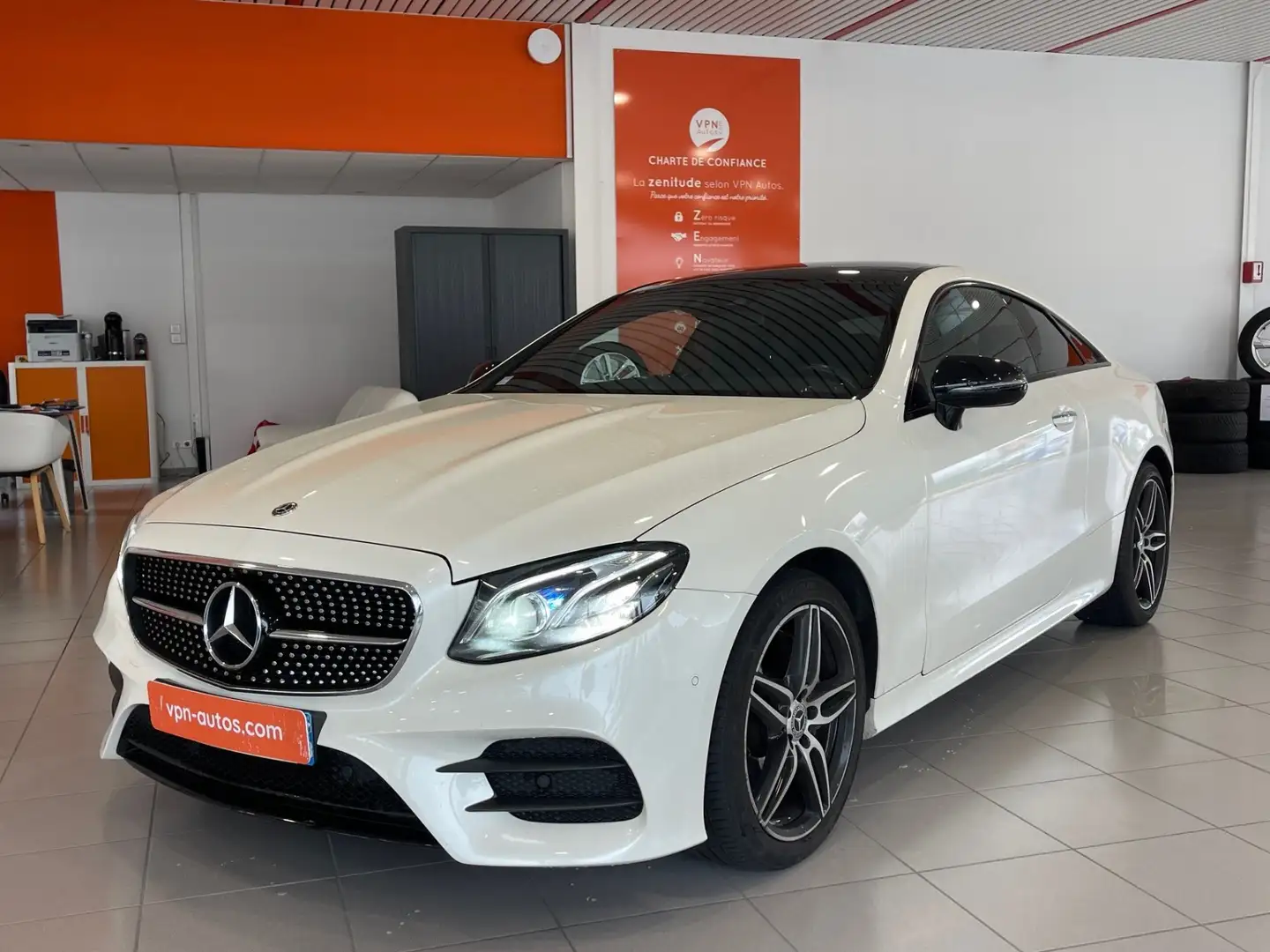 Mercedes-Benz E 220 220 d 9G-Tronic 4-Matic Sportline Weiß - 1