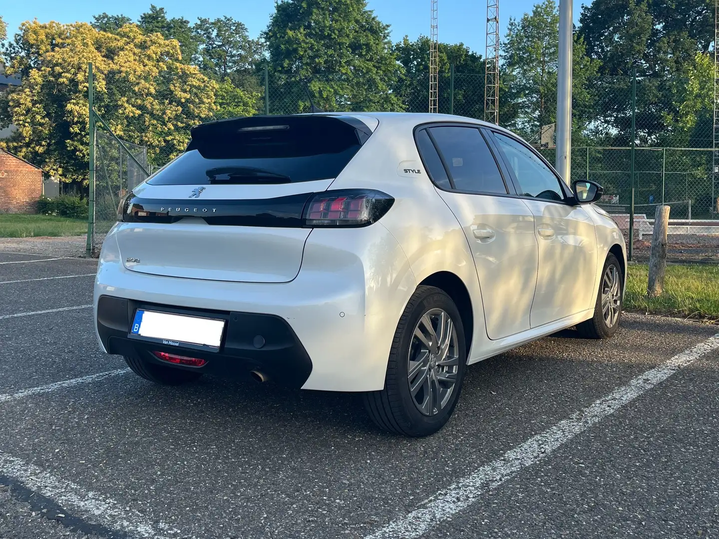 Peugeot 208 STYLE 1.2 PURETECH STOP & START 100PK MAN. 6 Blanc - 2