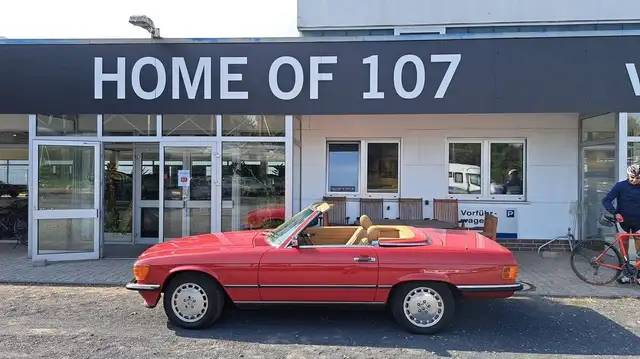 Mercedes-Benz SL 560 Rot/Dattel