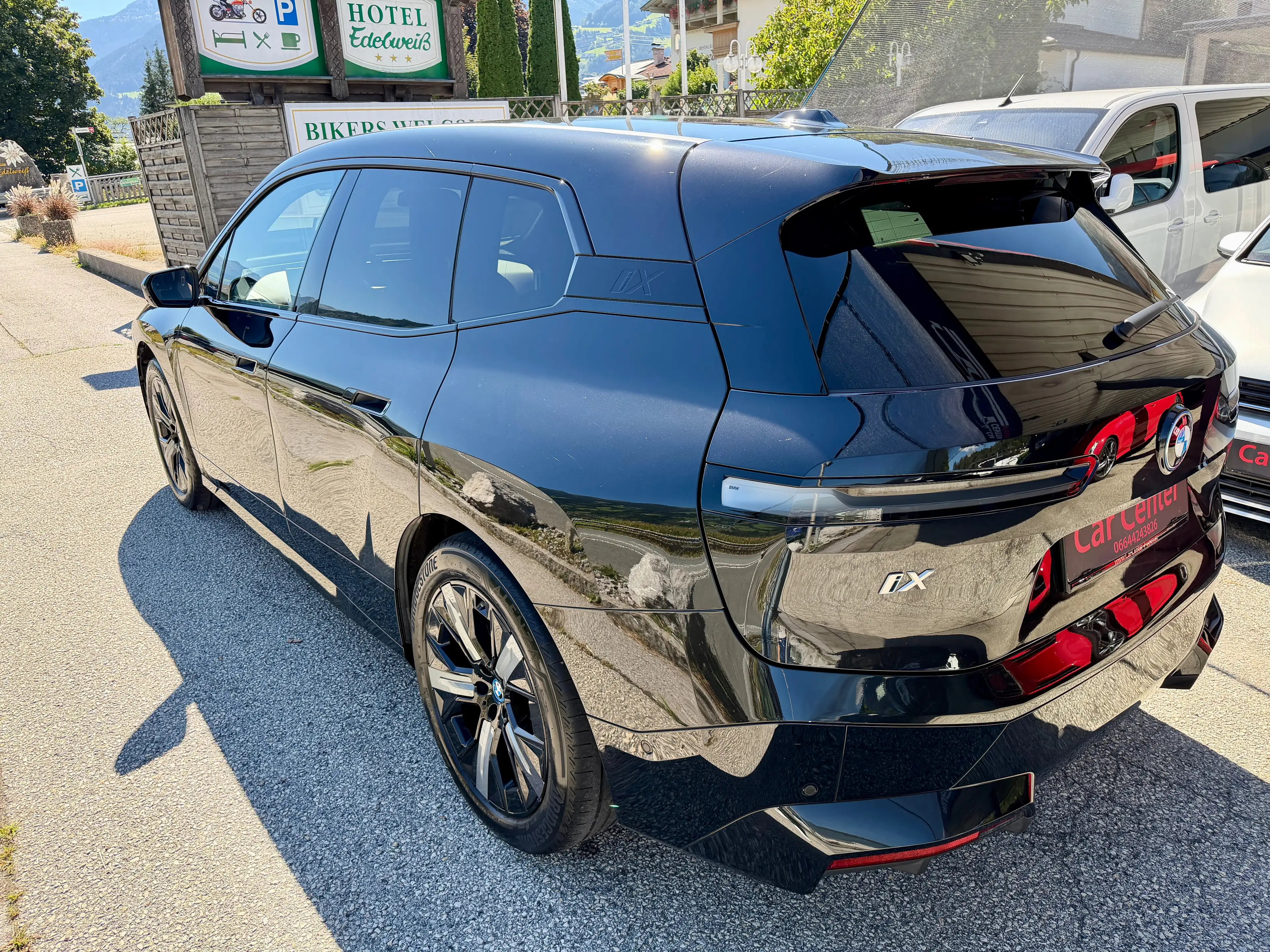 BMW iX 40 xDrive Sportpaket  Laser, Luft, 2 Achslenkung — photo 8