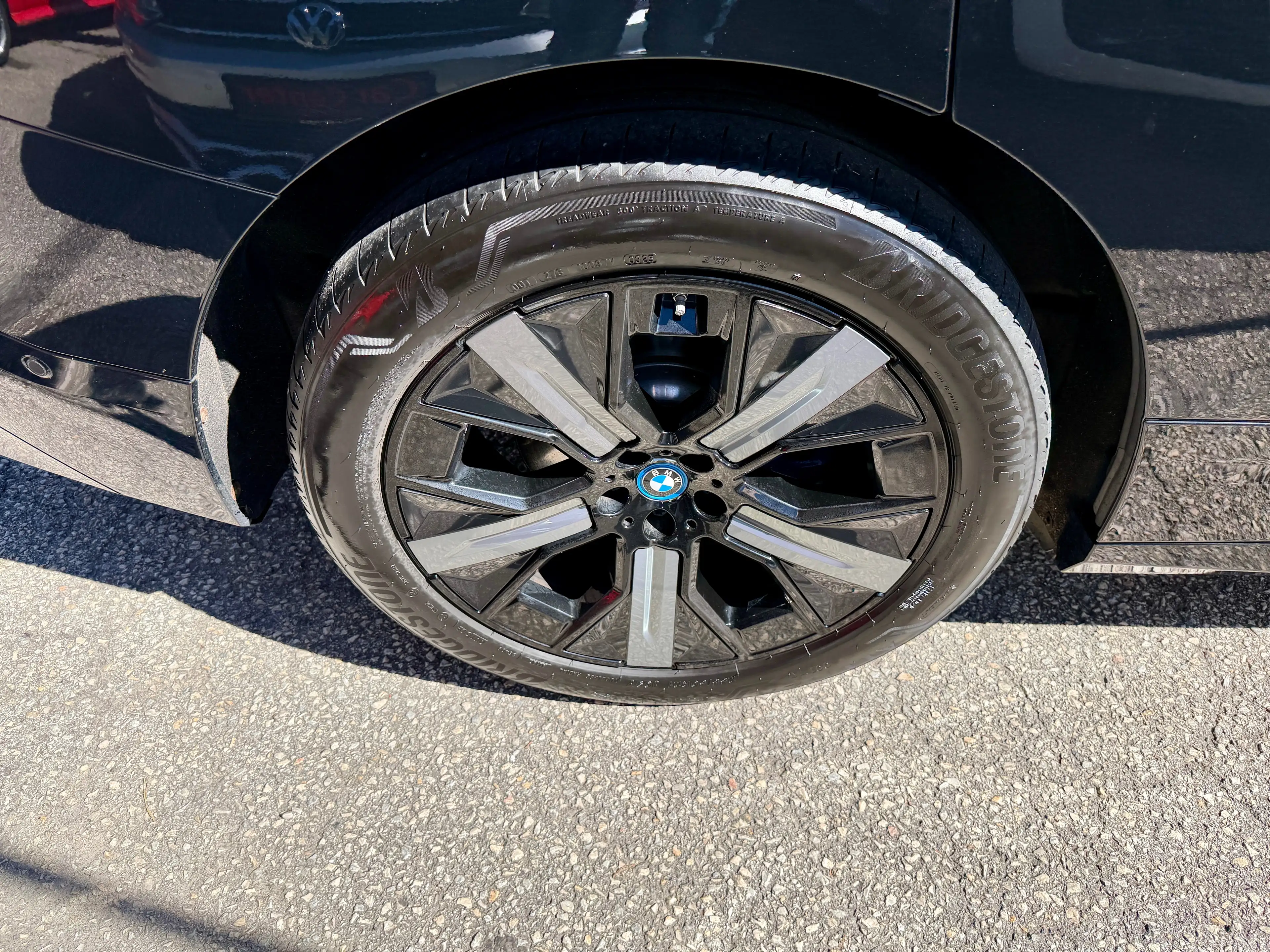 BMW iX 40 xDrive Sportpaket  Laser, Luft, 2 Achslenkung — photo 13
