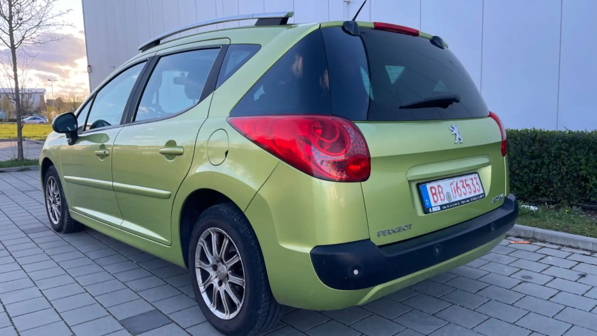Peugeot 207 SW 1.6 HDI-Klima-Pano-PDC-TÜV NEU-Garantie Green - 2