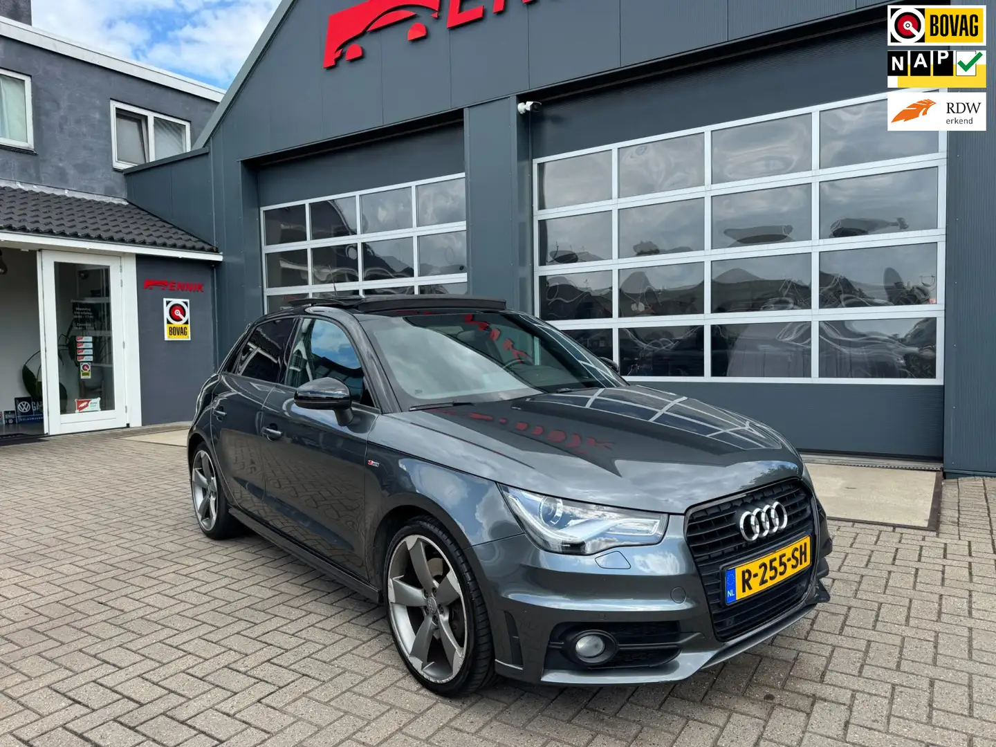 Audi A1 Sportback 1.4 TFSI Pro Line S 3x S-Line / Pano / R Gris - 1