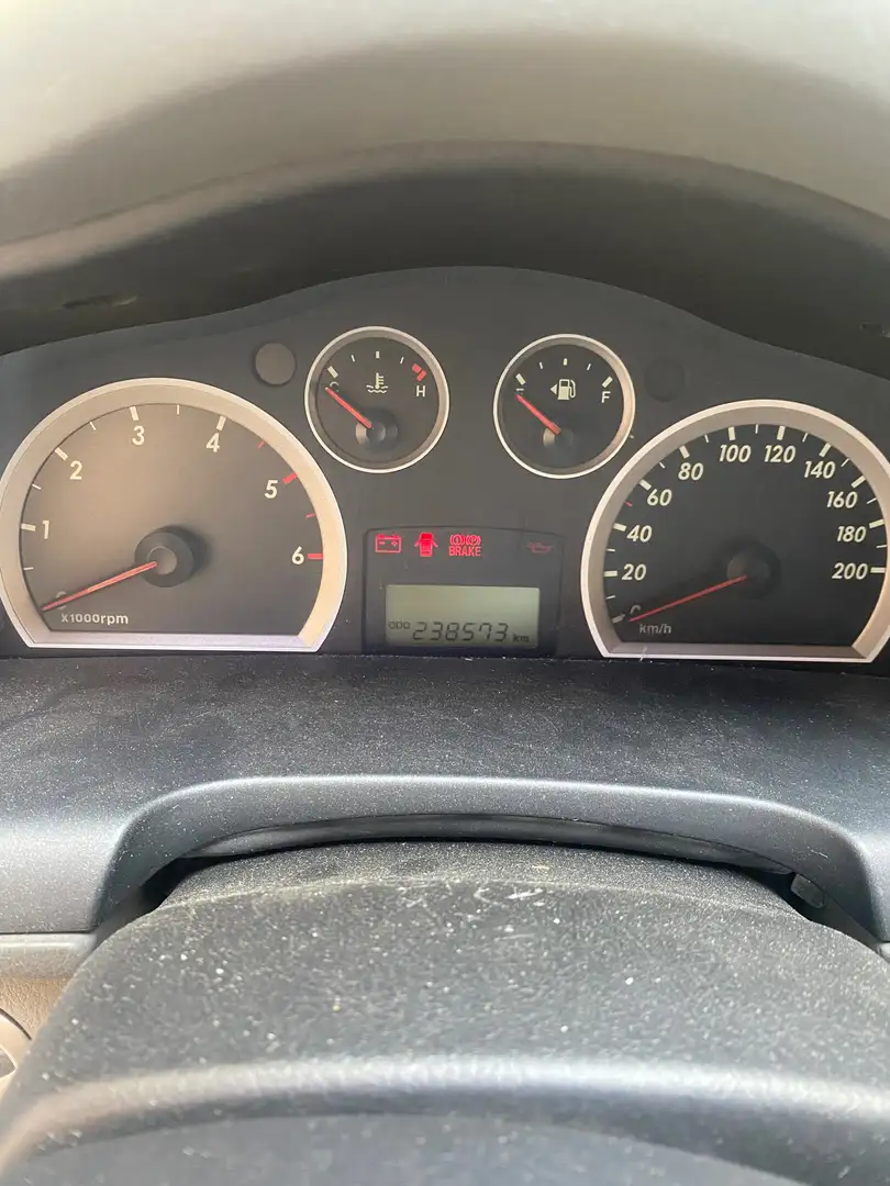 Hyundai SANTA FE 2.0 CRDi TD VGT 4WD Dynamic Stříbrná - 2