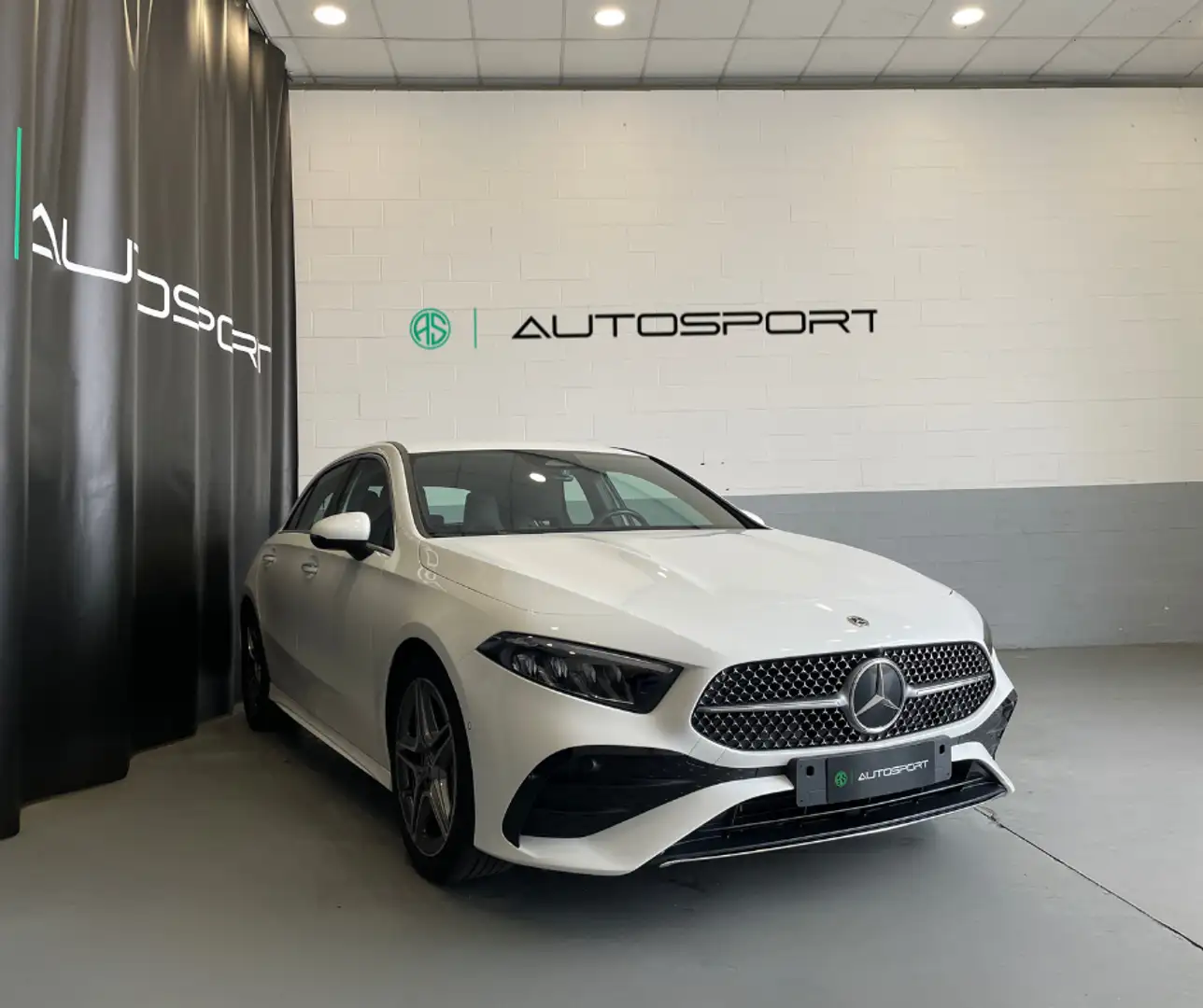 Mercedes-Benz A 180 A 180 Automatic Premium AMG Line Blanc - 1