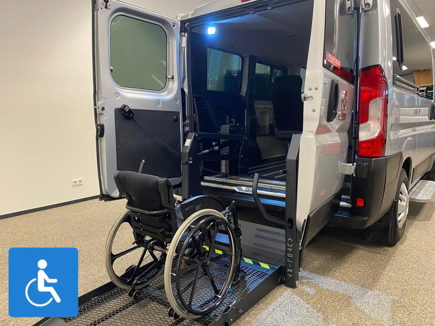 Fiat Ducato L1H1 Rolstoelbus Rolstoel voorin Gris - 2