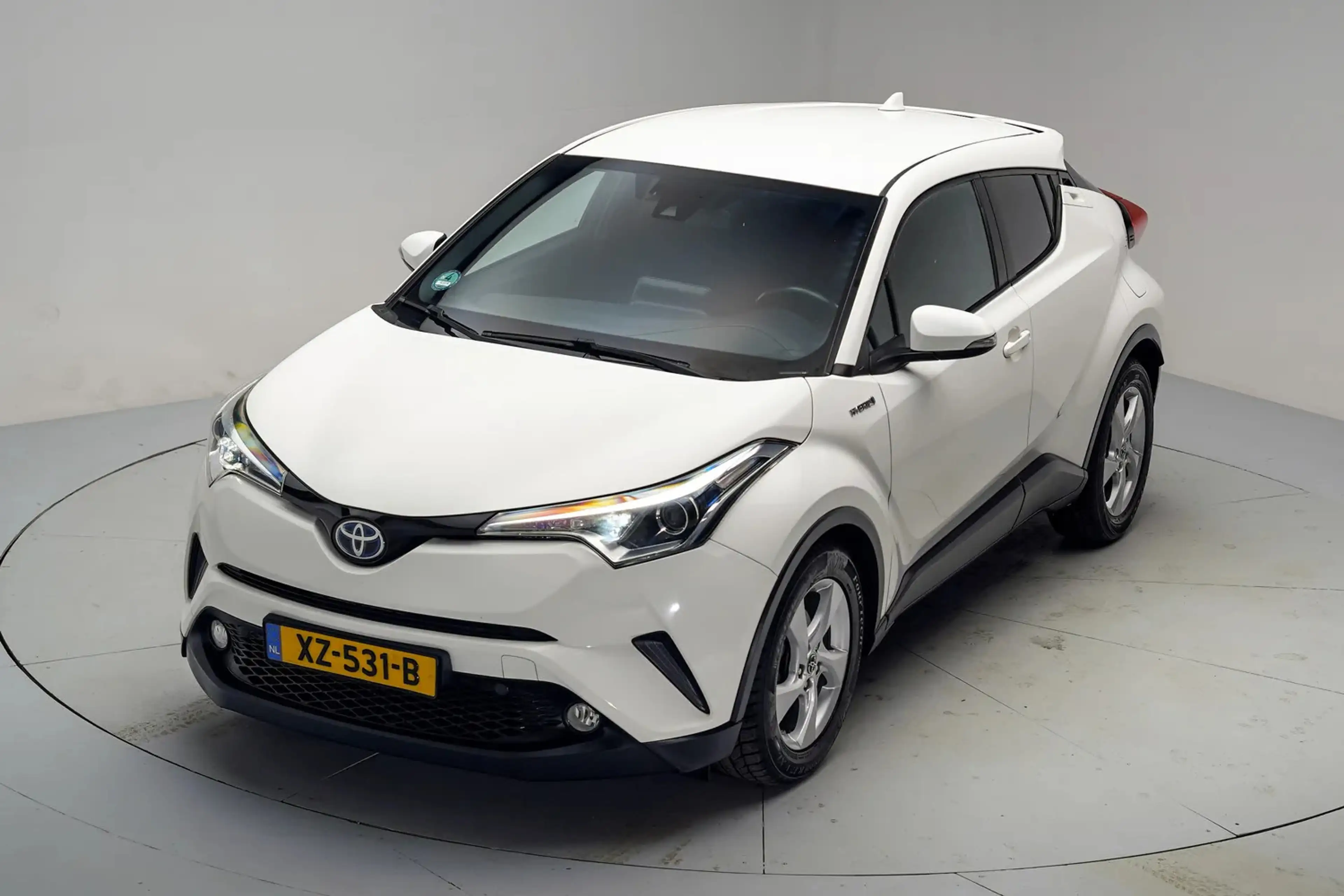 Toyota C-HR 1.8 Hybrid Dynamic [ Camera Navi Climate] — photo 11